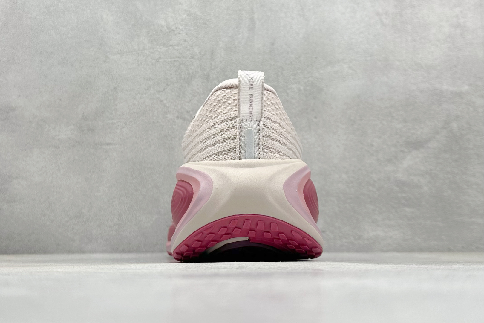 180 Nike Air Zoom Vomero PLUS 全新科技提前原鞋开发运动跑鞋 HV8154-002-Chinese UA Cheap High Quatity Brand Clothes Bags handbags Sneakers wholesale wholesaler seller from China Factory suppliers Fashion Clothing Shoes best Quality Beautiful Price 180 Nike Air Zoom Vomero PLUS 全新科技提前原鞋开发运动跑鞋 HV8154-002