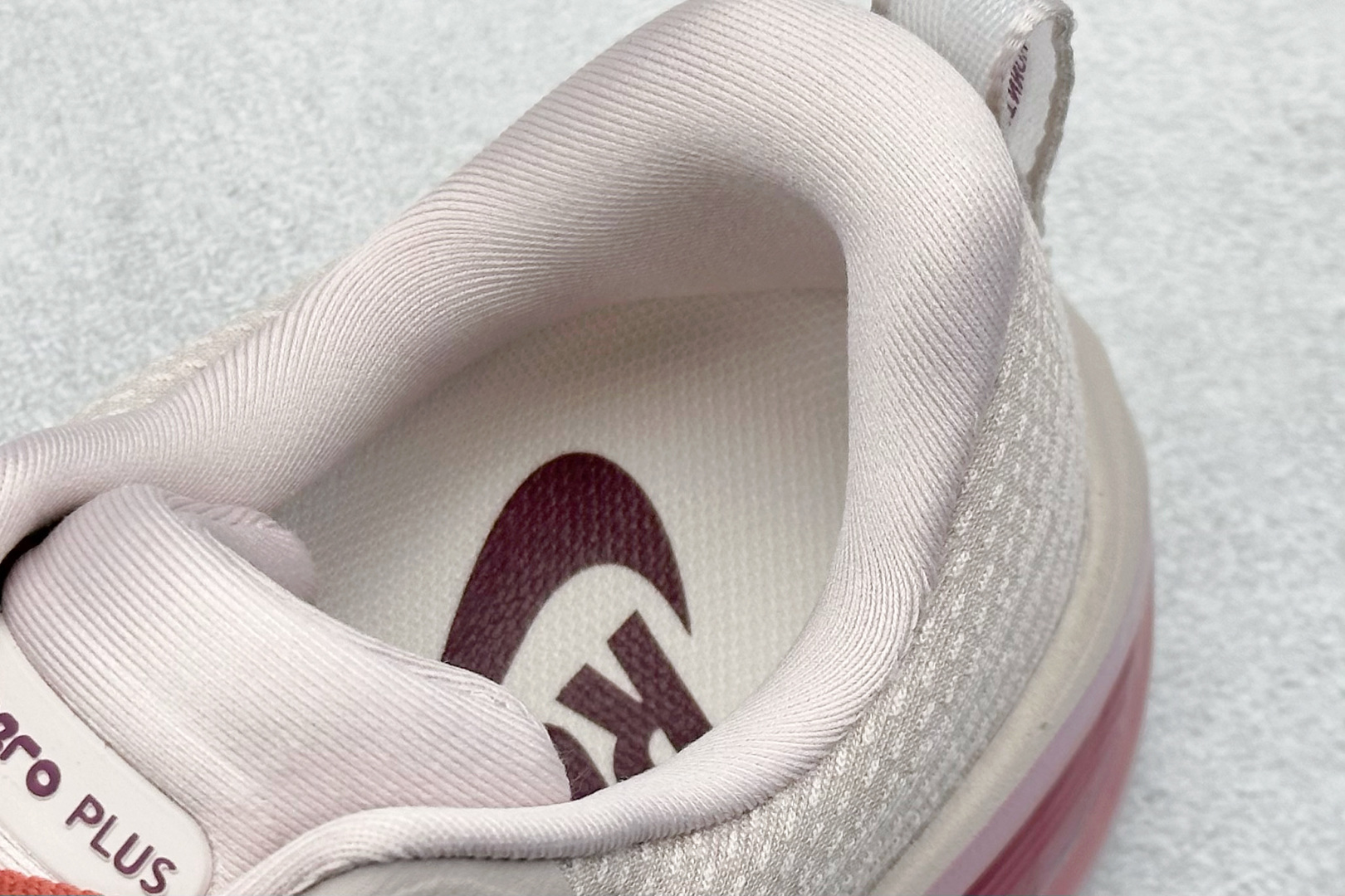 180 Nike Air Zoom Vomero PLUS 全新科技提前原鞋开发运动跑鞋 HV8154-002-Chinese UA Cheap High Quatity Brand Clothes Bags handbags Sneakers wholesale wholesaler seller from China Factory suppliers Fashion Clothing Shoes best Quality Beautiful Price 180 Nike Air Zoom Vomero PLUS 全新科技提前原鞋开发运动跑鞋 HV8154-002