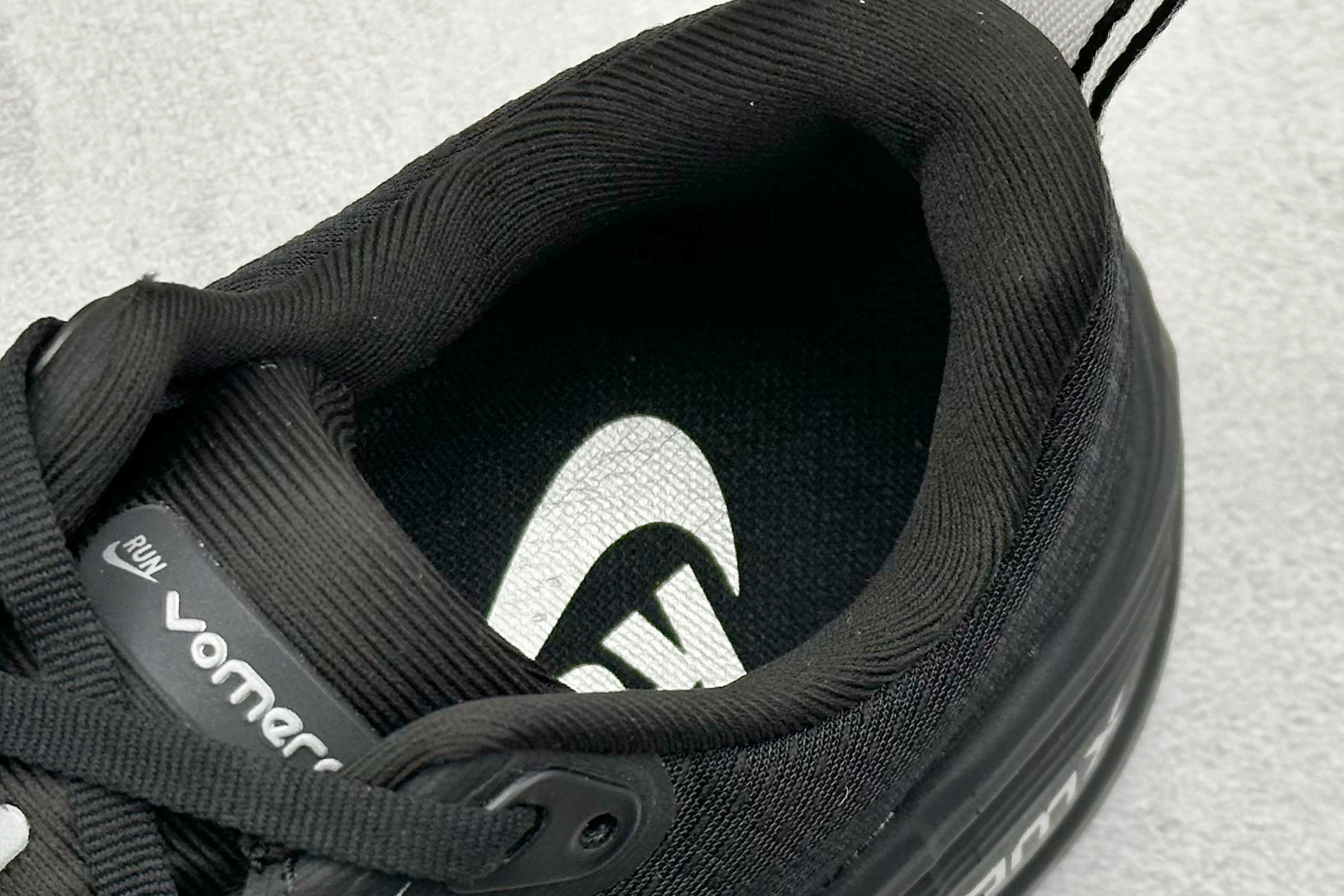 180 Nike Air Zoom Vomero PLUS HV8150-001-Chinese UA Cheap High Quatity Brand Clothes Bags handbags Sneakers wholesale wholesaler seller from China Factory suppliers Fashion Clothing Shoes best Quality Beautiful Price 180 Nike Air Zoom Vomero PLUS HV8150-001