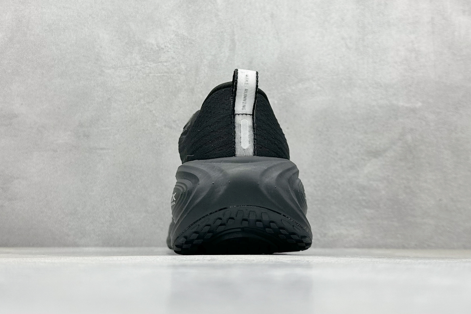 180 Nike Air Zoom Vomero PLUS HV8150-001-Chinese UA Cheap High Quatity Brand Clothes Bags handbags Sneakers wholesale wholesaler seller from China Factory suppliers Fashion Clothing Shoes best Quality Beautiful Price 180 Nike Air Zoom Vomero PLUS HV8150-001