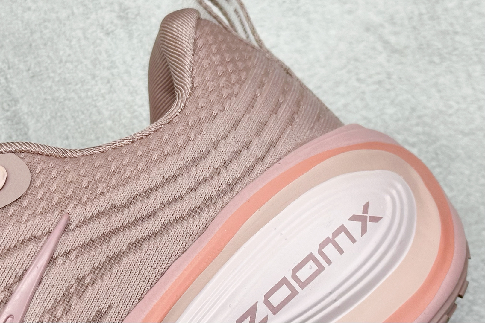 180 Nike Air Zoom Vomero PLUS 全新科技提前原鞋开发 运动跑鞋 HV8154-601-Chinese UA Cheap High Quatity Brand Clothes Bags handbags Sneakers wholesale wholesaler seller from China Factory suppliers Fashion Clothing Shoes best Quality Beautiful Price 180 Nike Air Zoom Vomero PLUS 全新科技提前原鞋开发 运动跑鞋 HV8154-601