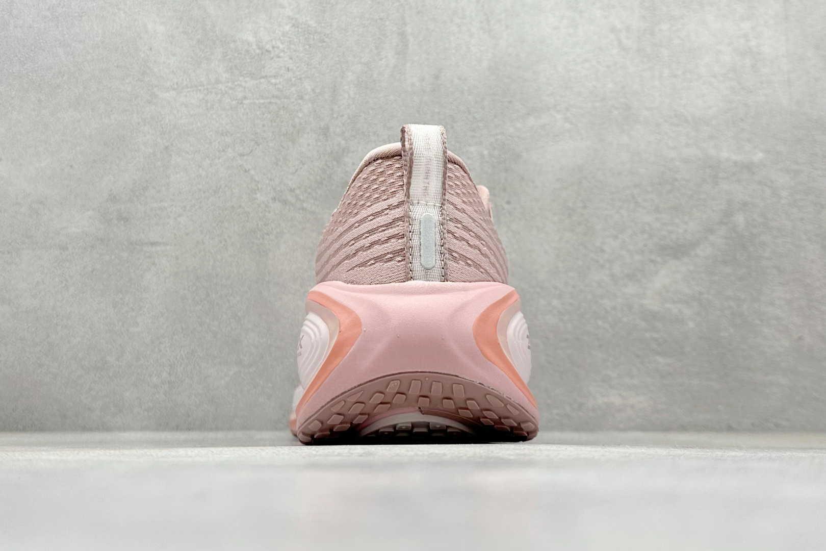 180 Nike Air Zoom Vomero PLUS 全新科技提前原鞋开发 运动跑鞋 HV8154-601-Chinese UA Cheap High Quatity Brand Clothes Bags handbags Sneakers wholesale wholesaler seller from China Factory suppliers Fashion Clothing Shoes best Quality Beautiful Price 180 Nike Air Zoom Vomero PLUS 全新科技提前原鞋开发 运动跑鞋 HV8154-601