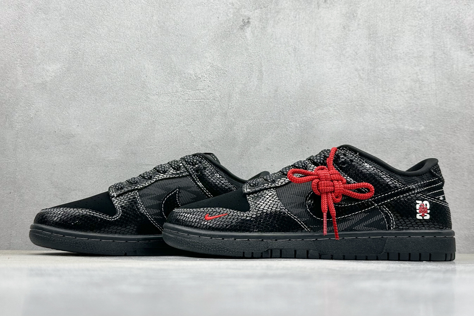 200 Nk SB Dunk Low 蛇年限定-黑蛇 周年高端定制 低帮休闲板鞋 CH8311-233-Chinese UA Cheap High Quatity Brand Clothes Bags handbags Sneakers wholesale wholesaler seller from China Factory suppliers Fashion Clothing Shoes best Quality Beautiful Price 200 Nk SB Dunk Low 蛇年限定-黑蛇 周年高端定制 低帮休闲板鞋 CH8311-233