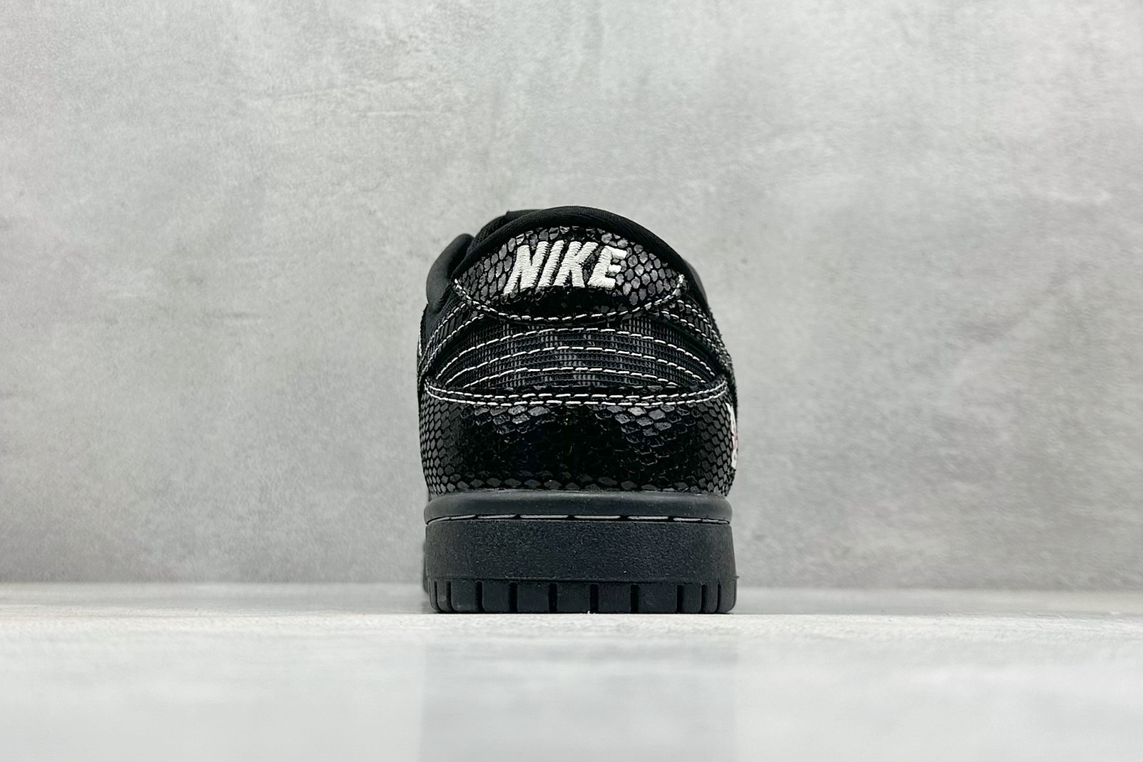 200 Nk SB Dunk Low 蛇年限定-黑蛇 周年高端定制 低帮休闲板鞋 CH8311-233-Chinese UA Cheap High Quatity Brand Clothes Bags handbags Sneakers wholesale wholesaler seller from China Factory suppliers Fashion Clothing Shoes best Quality Beautiful Price 200 Nk SB Dunk Low 蛇年限定-黑蛇 周年高端定制 低帮休闲板鞋 CH8311-233