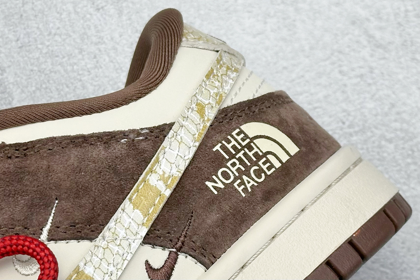 200 Nk SB Dunk Low 北面联名蛇年限定 米棕白蛇 周年高端定制 低帮休闲板鞋 CH8311-234