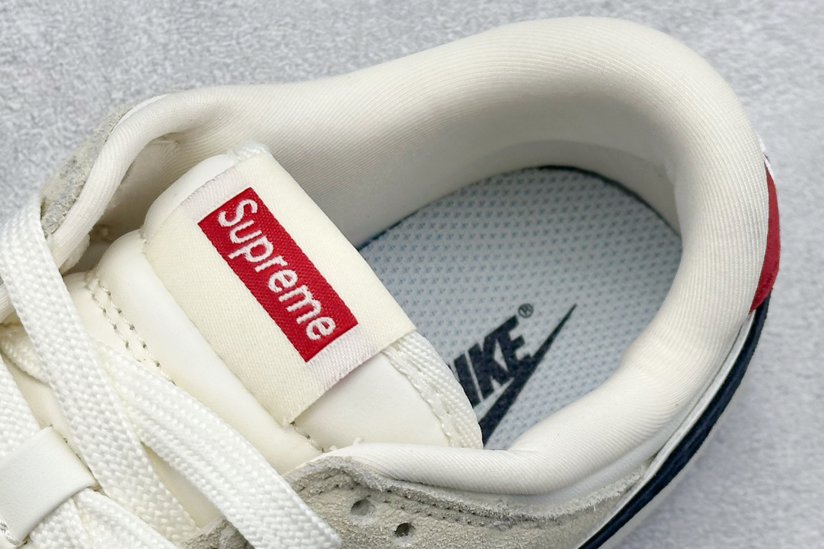 200 Nk SB Dunk Low Supreme联名-奶咖英文 周年高端定制 低帮休闲板鞋 AG3702-850-Chinese UA Cheap High Quatity Brand Clothes Bags handbags Sneakers wholesale wholesaler seller from China Factory suppliers Fashion Clothing Shoes best Quality Beautiful Price 200 Nk SB Dunk Low Supreme联名-奶咖英文 周年高端定制 低帮休闲板鞋 AG3702-850