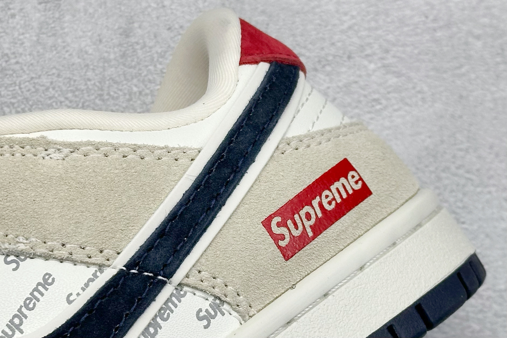 200 Nk SB Dunk Low Supreme联名-奶咖英文 周年高端定制 低帮休闲板鞋 AG3702-850-Chinese UA Cheap High Quatity Brand Clothes Bags handbags Sneakers wholesale wholesaler seller from China Factory suppliers Fashion Clothing Shoes best Quality Beautiful Price 200 Nk SB Dunk Low Supreme联名-奶咖英文 周年高端定制 低帮休闲板鞋 AG3702-850