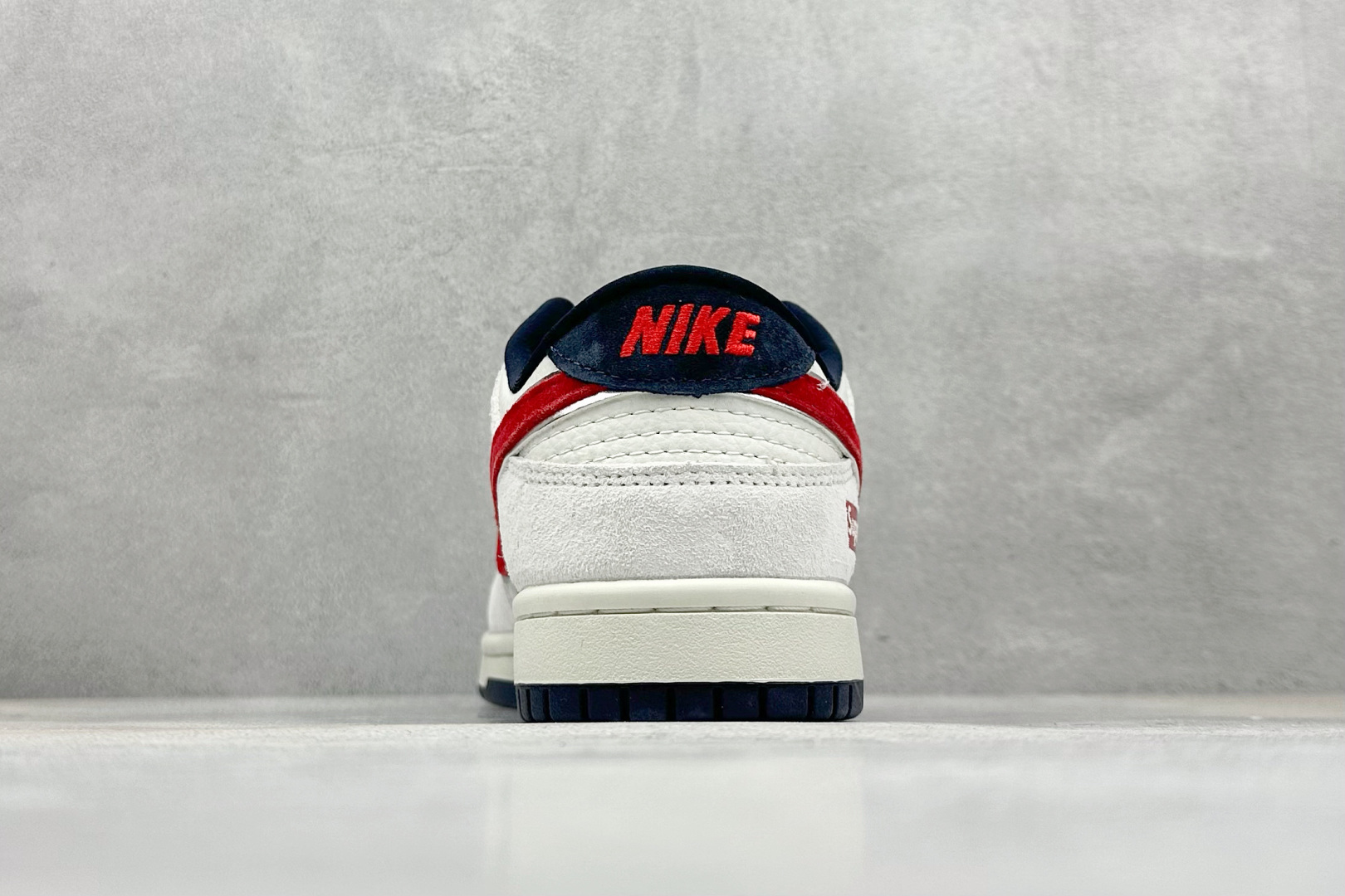 200 Nk SB Dunk Low Supreme联名-灰猪八红勾 周年高端定制 低帮休闲板鞋 CH8311-232-Chinese UA Cheap High Quatity Brand Clothes Bags handbags Sneakers wholesale wholesaler seller from China Factory suppliers Fashion Clothing Shoes best Quality Beautiful Price 200 Nk SB Dunk Low Supreme联名-灰猪八红勾 周年高端定制 低帮休闲板鞋 CH8311-232