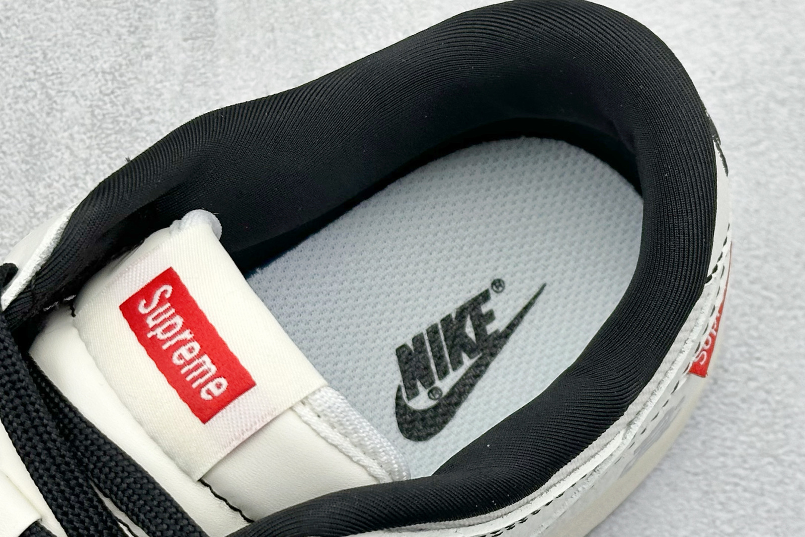 280 SC版Nike SB Dunk Low 联名 奶白织布三小勾 周年高端定制 低帮休闲板鞋 SC9207-424-Chinese UA Cheap High Quatity Brand Clothes Bags handbags Sneakers wholesale wholesaler seller from China Factory suppliers Fashion Clothing Shoes best Quality Beautiful Price 280 SC版Nike SB Dunk Low 联名 奶白织布三小勾 周年高端定制 低帮休闲板鞋 SC9207-424