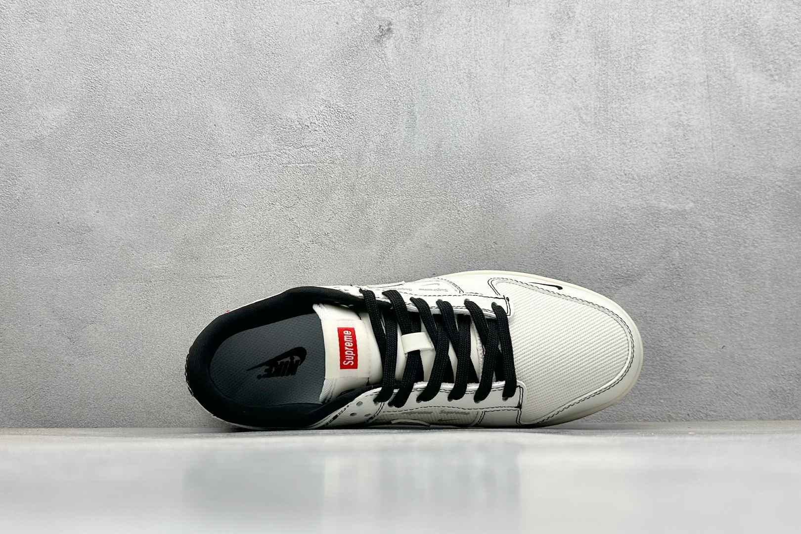 280 SC版Nike SB Dunk Low 联名 奶白织布三小勾 周年高端定制 低帮休闲板鞋 SC9207-424-Chinese UA Cheap High Quatity Brand Clothes Bags handbags Sneakers wholesale wholesaler seller from China Factory suppliers Fashion Clothing Shoes best Quality Beautiful Price 280 SC版Nike SB Dunk Low 联名 奶白织布三小勾 周年高端定制 低帮休闲板鞋 SC9207-424