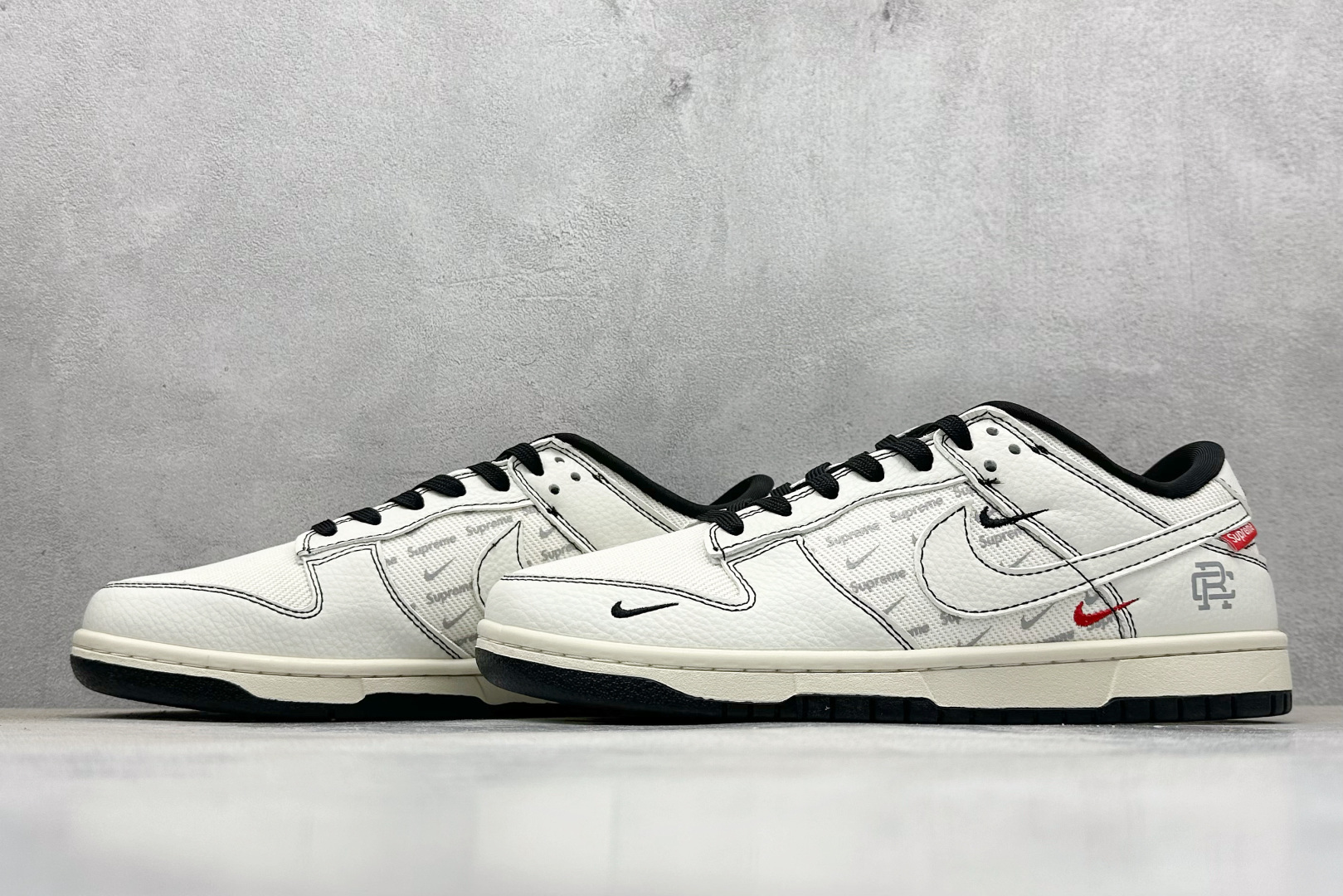 280 SC版Nike SB Dunk Low 联名 奶白织布三小勾 周年高端定制 低帮休闲板鞋 SC9207-424-Chinese UA Cheap High Quatity Brand Clothes Bags handbags Sneakers wholesale wholesaler seller from China Factory suppliers Fashion Clothing Shoes best Quality Beautiful Price 280 SC版Nike SB Dunk Low 联名 奶白织布三小勾 周年高端定制 低帮休闲板鞋 SC9207-424