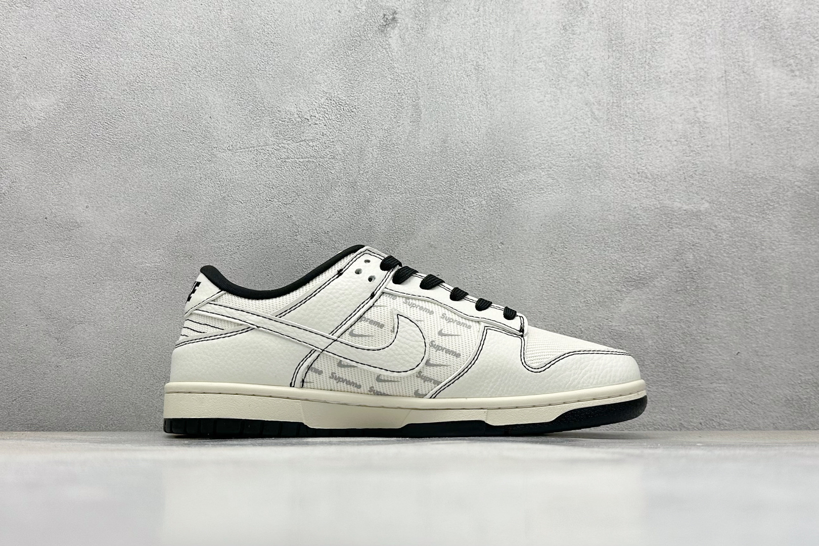 280 SC版Nike SB Dunk Low 联名 奶白织布三小勾 周年高端定制 低帮休闲板鞋 SC9207-424-Chinese UA Cheap High Quatity Brand Clothes Bags handbags Sneakers wholesale wholesaler seller from China Factory suppliers Fashion Clothing Shoes best Quality Beautiful Price 280 SC版Nike SB Dunk Low 联名 奶白织布三小勾 周年高端定制 低帮休闲板鞋 SC9207-424