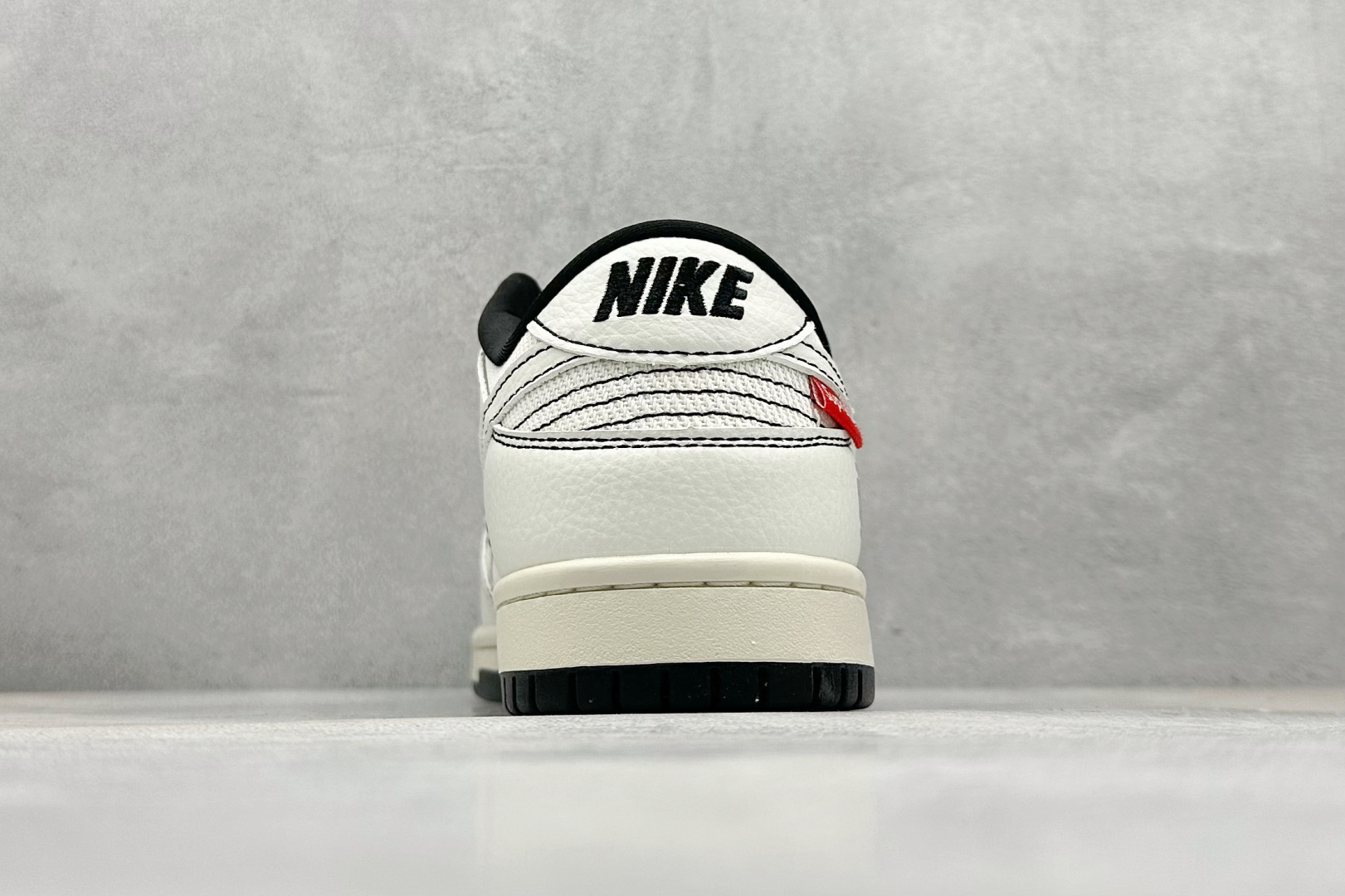 280 SC版Nike SB Dunk Low 联名 奶白织布三小勾 周年高端定制 低帮休闲板鞋 SC9207-424-Chinese UA Cheap High Quatity Brand Clothes Bags handbags Sneakers wholesale wholesaler seller from China Factory suppliers Fashion Clothing Shoes best Quality Beautiful Price 280 SC版Nike SB Dunk Low 联名 奶白织布三小勾 周年高端定制 低帮休闲板鞋 SC9207-424