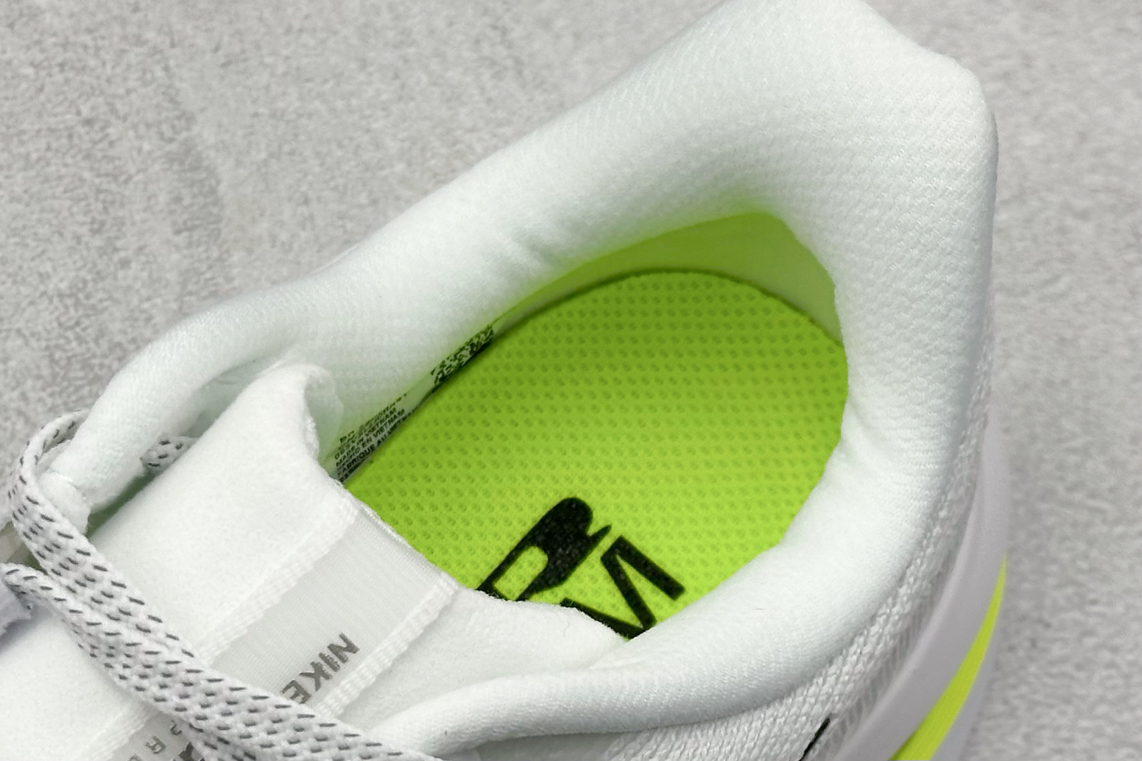 260 CK版NK Pegasus Premium系列 全掌气垫纤维气柱网面跑步鞋 HQ2592-100-Chinese UA Cheap High Quatity Brand Clothes Bags handbags Sneakers wholesale wholesaler seller from China Factory suppliers Fashion Clothing Shoes best Quality Beautiful Price 260 CK版NK Pegasus Premium系列 全掌气垫纤维气柱网面跑步鞋 HQ2592-100