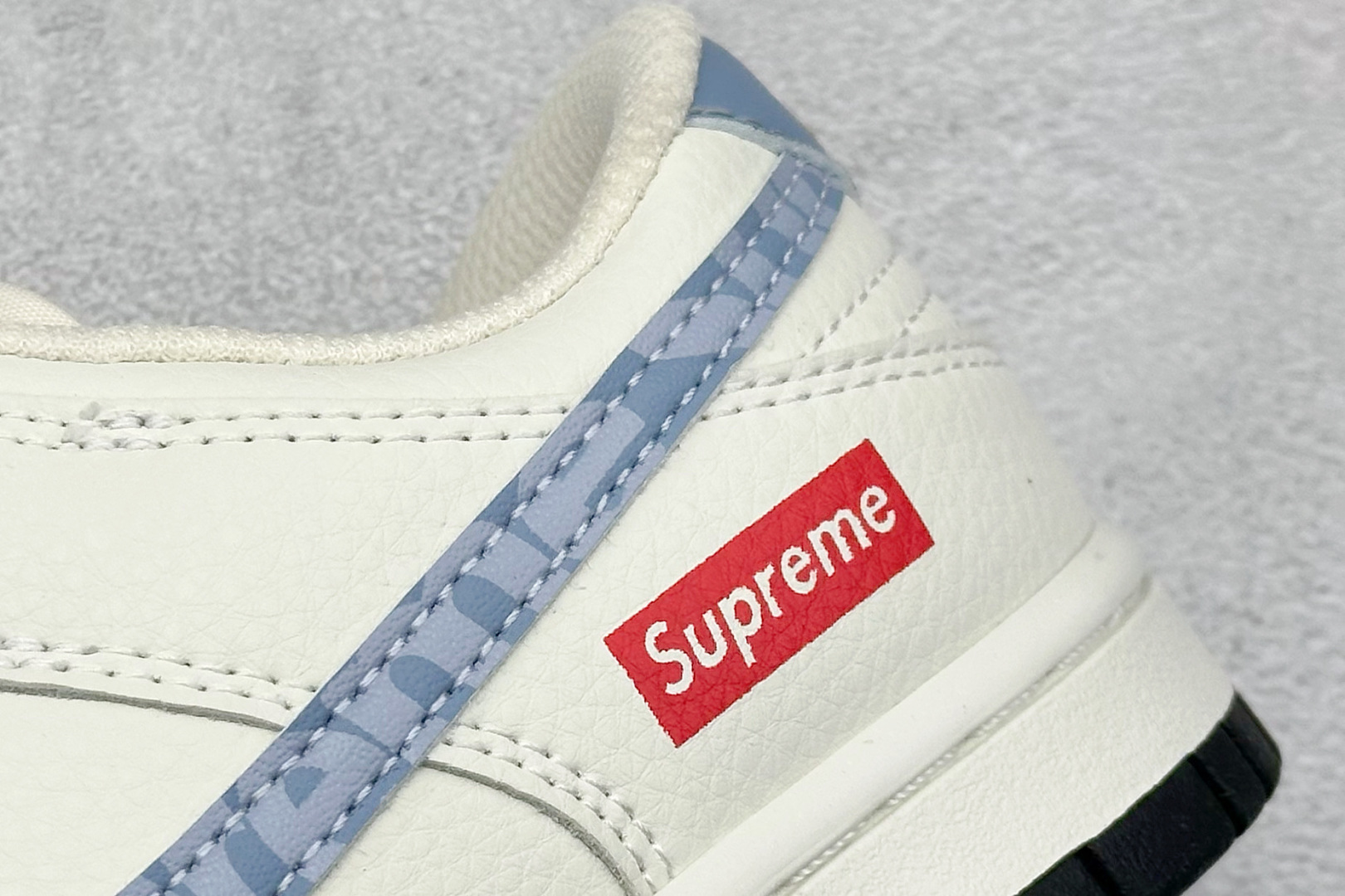 240 XC版Nk SB Dunk Low Sup联名 拼色蓝勾 周年高端定制 低帮休闲板鞋 DJ2024-114-Chinese UA Cheap High Quatity Brand Clothes Bags handbags Sneakers wholesale wholesaler seller from China Factory suppliers Fashion Clothing Shoes best Quality Beautiful Price 240 XC版Nk SB Dunk Low Sup联名 拼色蓝勾 周年高端定制 低帮休闲板鞋 DJ2024-114