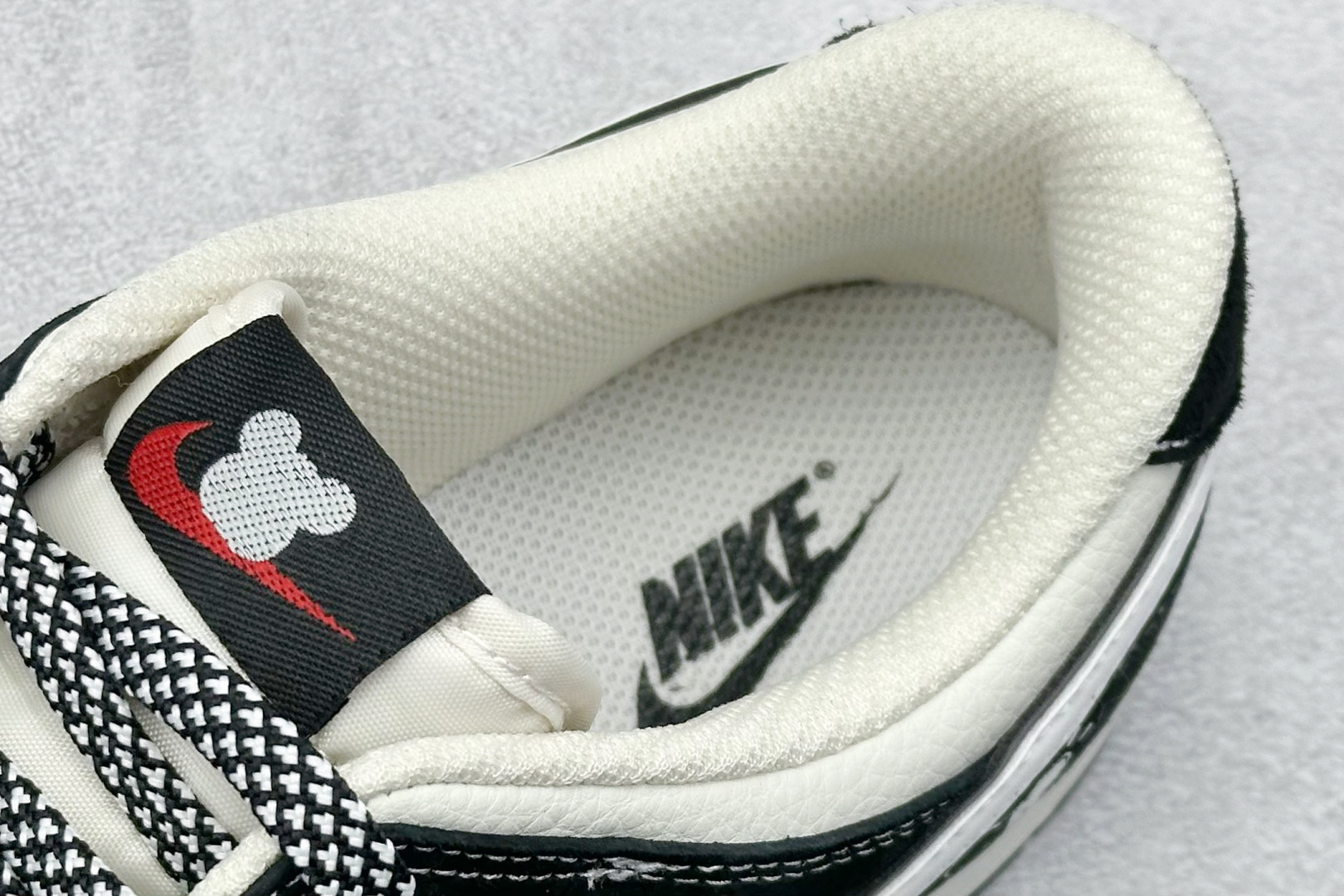 240 XC版Nike SB Dunk Low“KAWS联名——小熊白勾” 周年高端定制 低帮休闲板鞋 DJ2024-110-Chinese UA Cheap High Quatity Brand Clothes Bags handbags Sneakers wholesale wholesaler seller from China Factory suppliers Fashion Clothing Shoes best Quality Beautiful Price 240 XC版Nike SB Dunk Low“KAWS联名——小熊白勾” 周年高端定制 低帮休闲板鞋 DJ2024-110