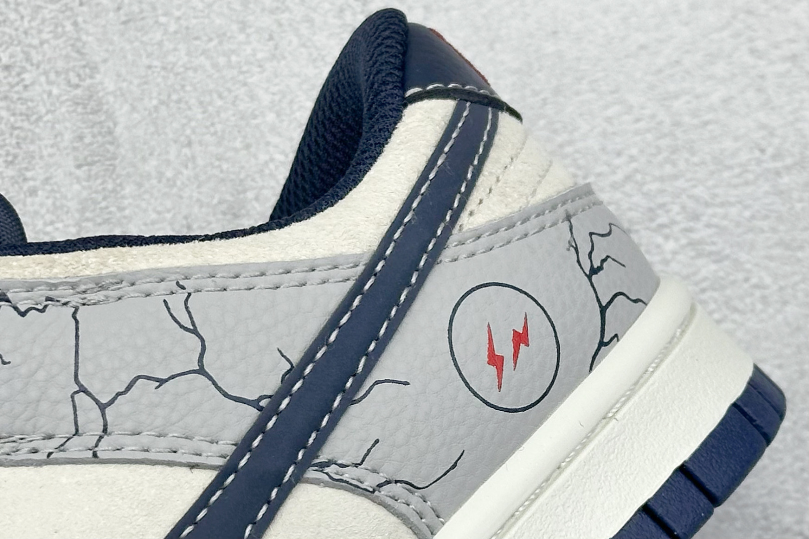 240 XC版Nk SB Dunk Low 闪电联名 素描藏蓝勾 周年高端定制 低帮休闲板鞋 DJ2024-107-Chinese UA Cheap High Quatity Brand Clothes Bags handbags Sneakers wholesale wholesaler seller from China Factory suppliers Fashion Clothing Shoes best Quality Beautiful Price 240 XC版Nk SB Dunk Low 闪电联名 素描藏蓝勾 周年高端定制 低帮休闲板鞋 DJ2024-107