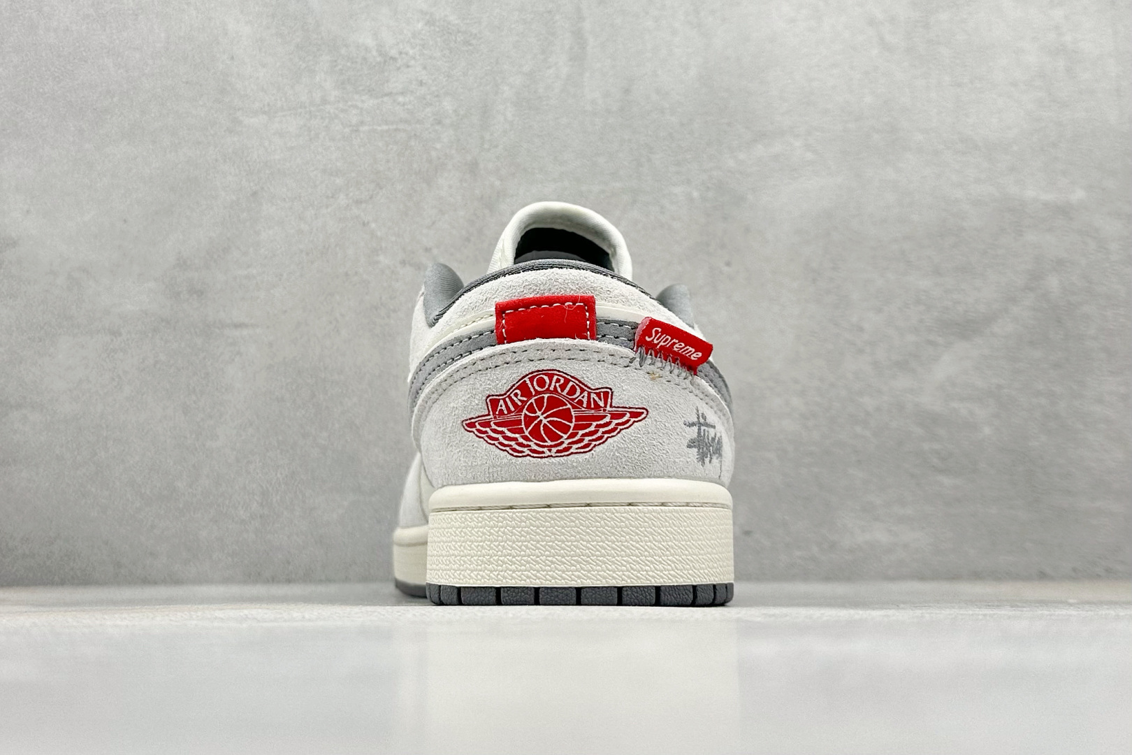280 XC版Air Jordan 1 Low AJ1 乔1 斯图西联名 红标米灰猪八 高端定制 低帮复古篮球鞋 YX5066-305-Chinese UA Cheap High Quatity Brand Clothes Bags handbags Sneakers wholesale wholesaler seller from China Factory suppliers Fashion Clothing Shoes best Quality Beautiful Price 280 XC版Air Jordan 1 Low AJ1 乔1 斯图西联名 红标米灰猪八 高端定制 低帮复古篮球鞋 YX5066-305