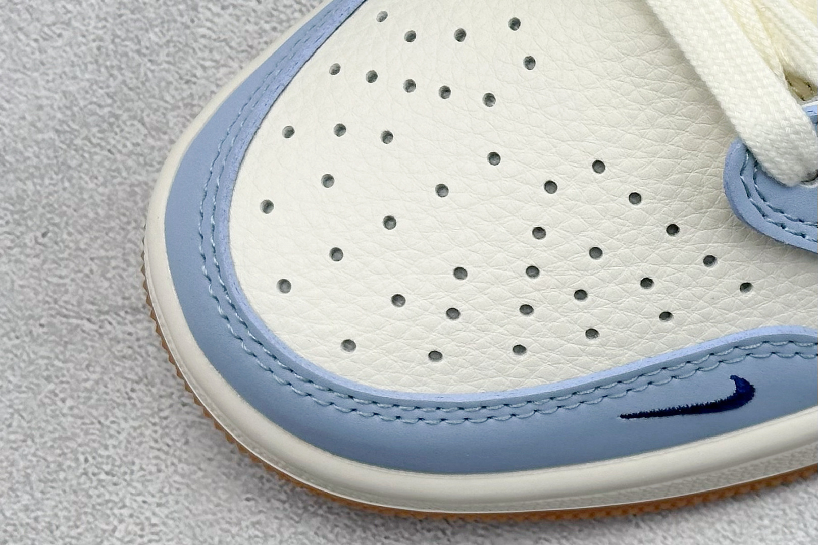 280 XC版Travis Scott x Fragment Design x Air Jordan 1 Low OG SP AJ1 乔1 Kaws联名 双蓝生胶 低帮文化休闲板鞋 ZH2598-164-Chinese UA Cheap High Quatity Brand Clothes Bags handbags Sneakers wholesale wholesaler seller from China Factory suppliers Fashion Clothing Shoes best Quality Beautiful Price 280 XC版Travis Scott x Fragment Design x Air Jordan 1 Low OG SP AJ1 乔1 Kaws联名 双蓝生胶 低帮文化休闲板鞋 ZH2598-164