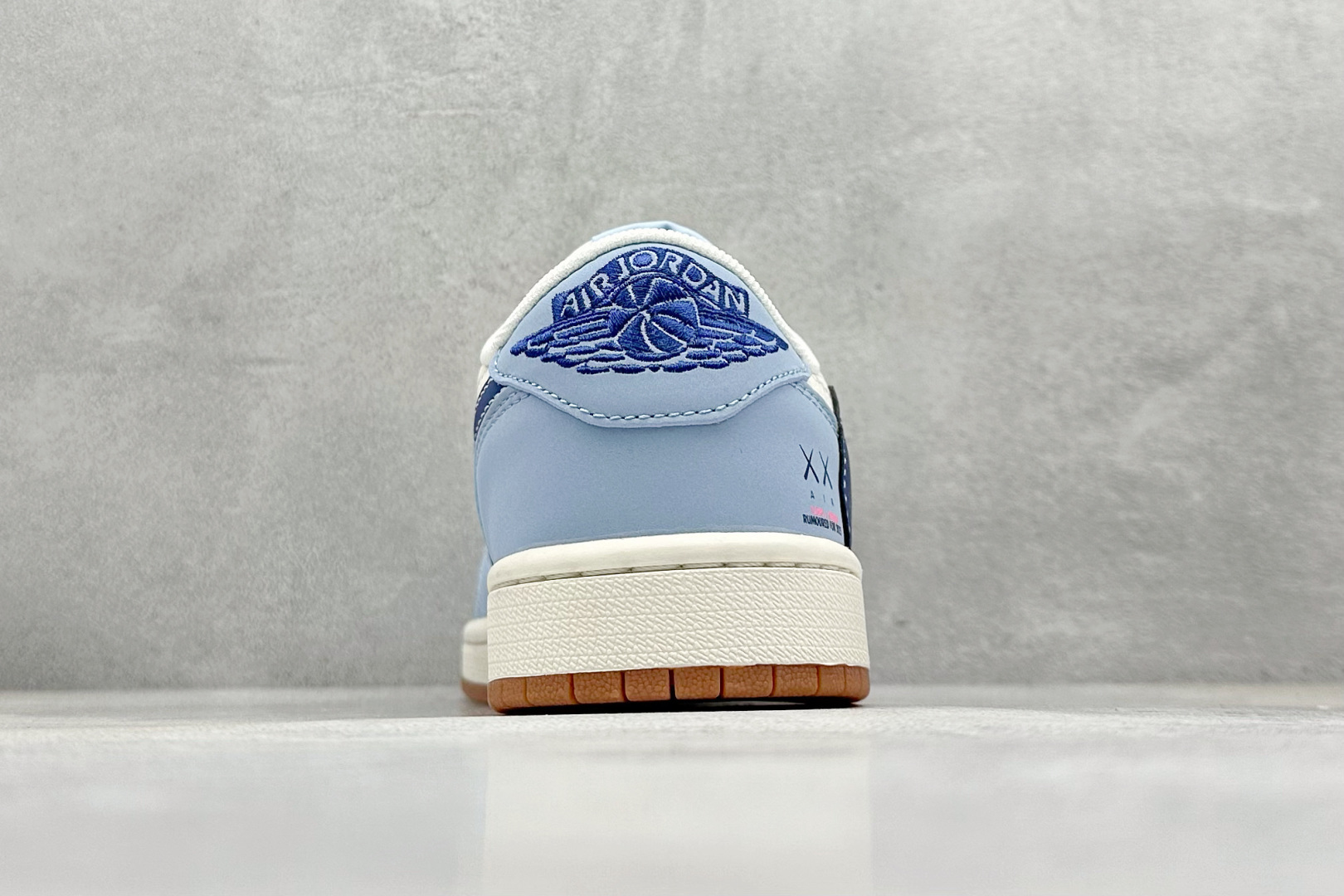 280 XC版Travis Scott x Fragment Design x Air Jordan 1 Low OG SP AJ1 乔1 Kaws联名 双蓝生胶 低帮文化休闲板鞋 ZH2598-164-Chinese UA Cheap High Quatity Brand Clothes Bags handbags Sneakers wholesale wholesaler seller from China Factory suppliers Fashion Clothing Shoes best Quality Beautiful Price 280 XC版Travis Scott x Fragment Design x Air Jordan 1 Low OG SP AJ1 乔1 Kaws联名 双蓝生胶 低帮文化休闲板鞋 ZH2598-164