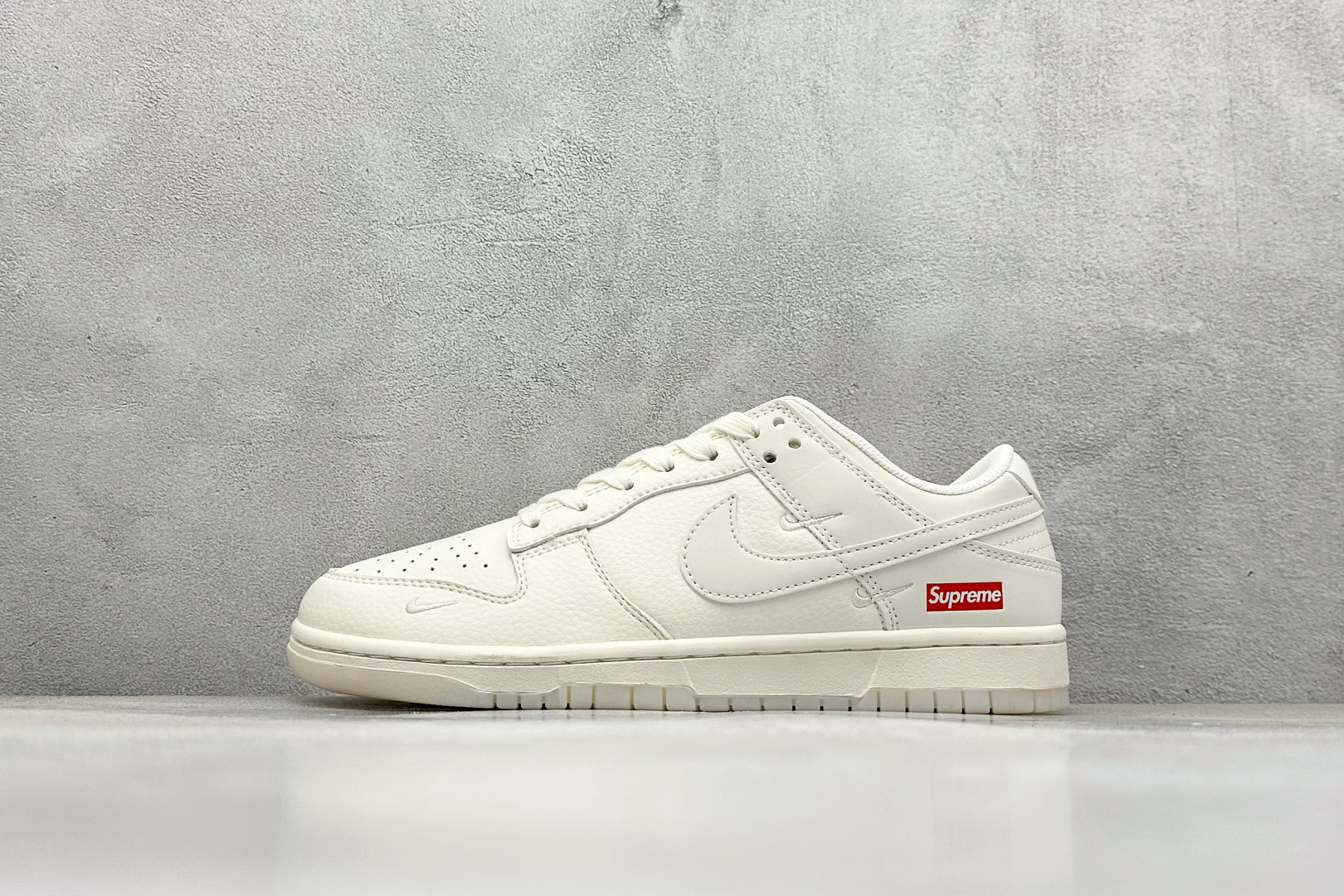 福利特价 终端放店
XC版 Nk SB Dunk Low SUP联名 周年高端定制 低帮休闲板鞋
#定