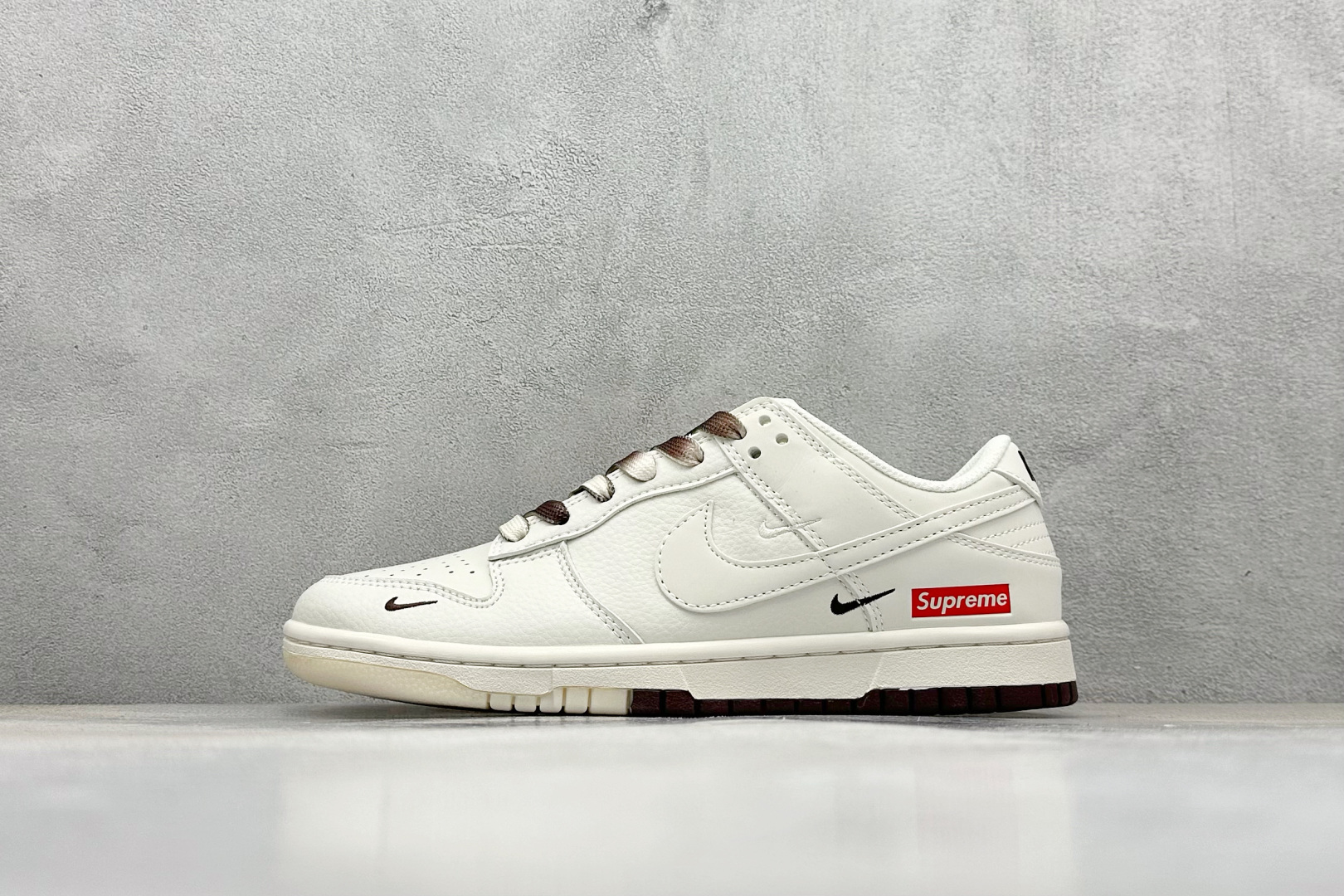 福利特价 终端放店
XC版 Nk SB Dunk Low SUP 联名 周年高端定制 低帮休闲板鞋
#