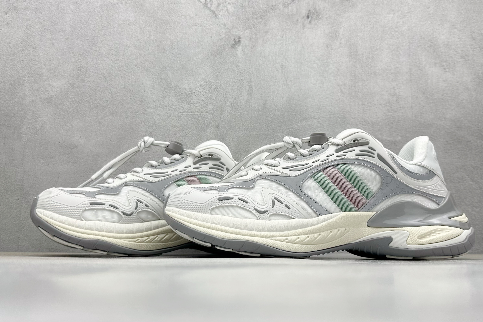 380 Gucci Rhyton Vintage 古驰皮革角状复古老爹休闲运动慢跑鞋