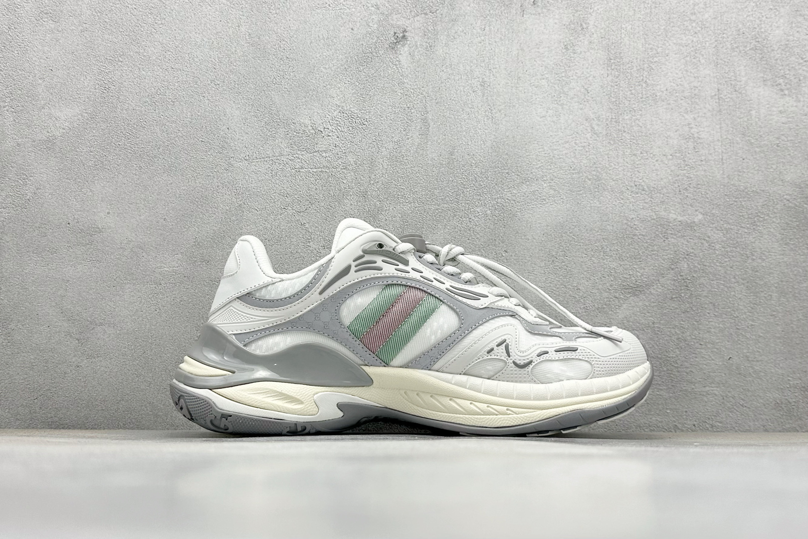 380 Gucci Rhyton Vintage 古驰皮革角状复古老爹休闲运动慢跑鞋