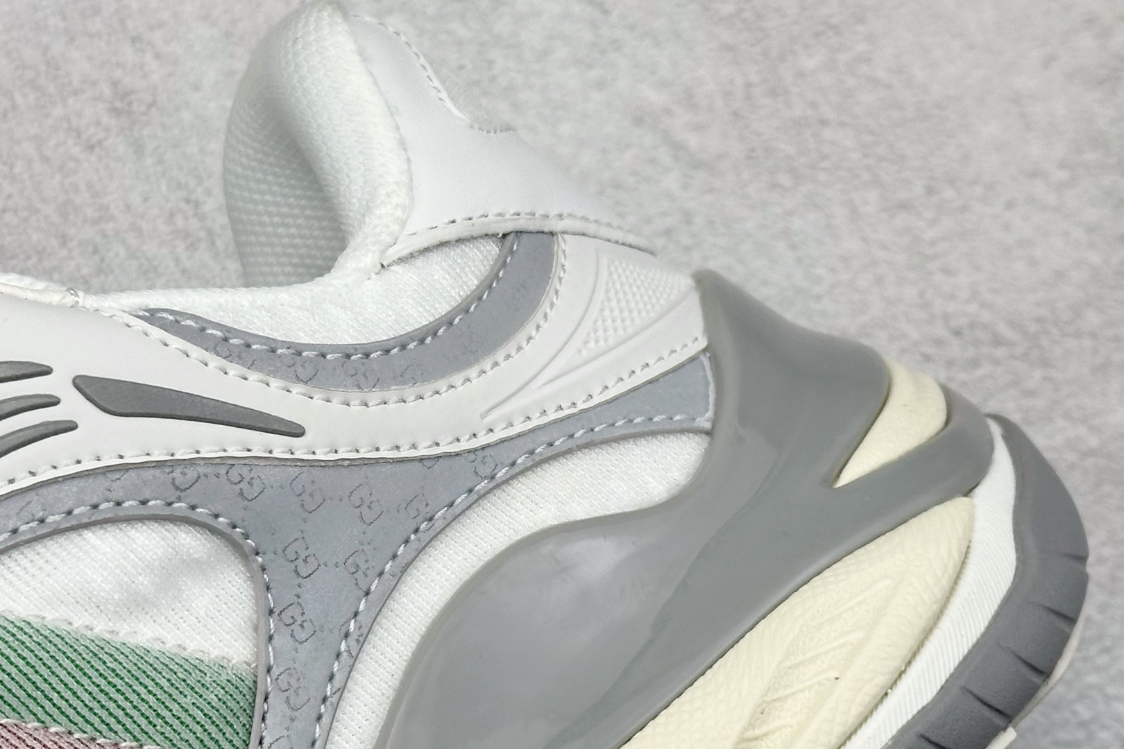 380 Gucci Rhyton Vintage 古驰皮革角状复古老爹休闲运动慢跑鞋