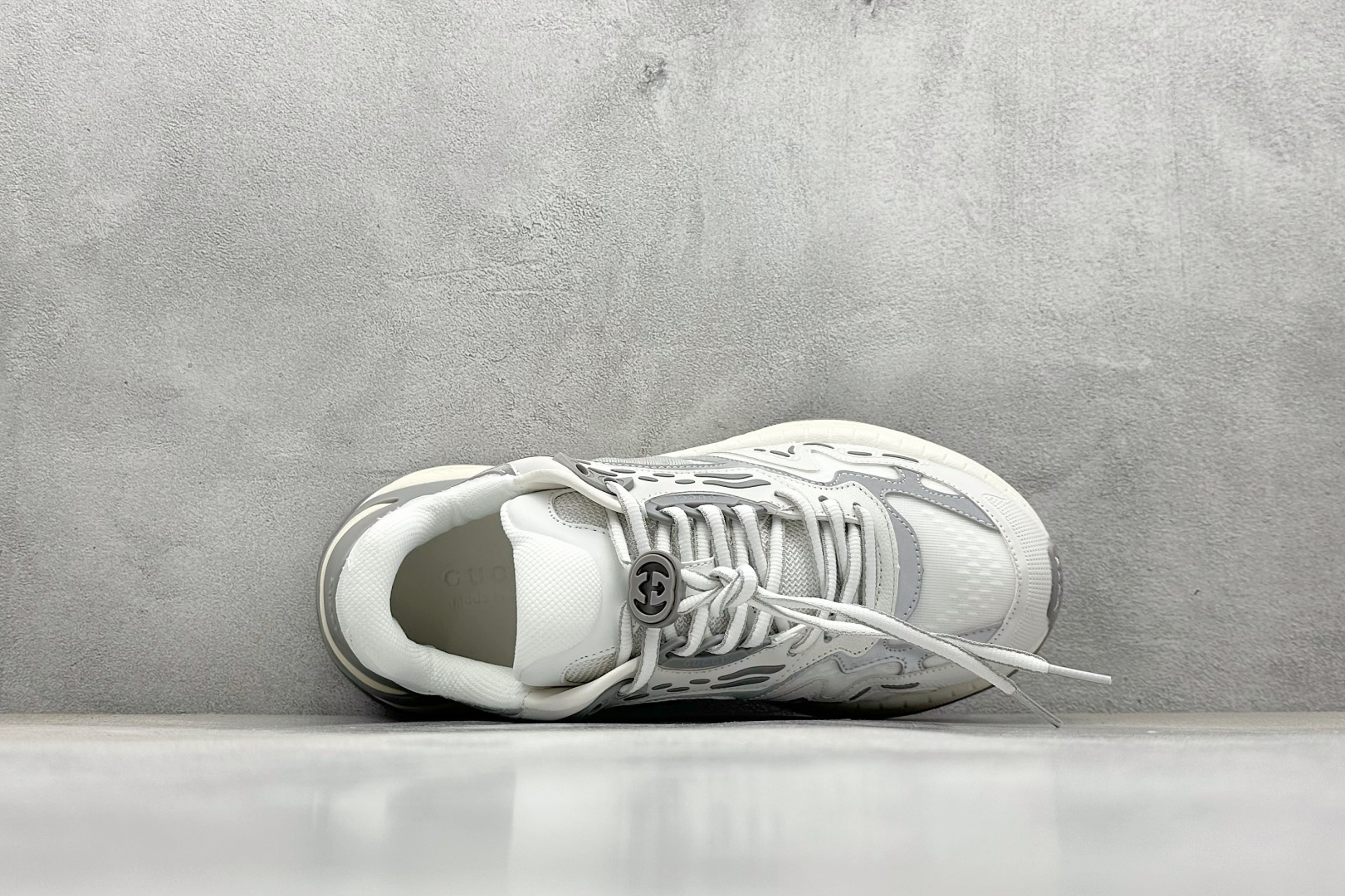 380 Gucci Rhyton Vintage 古驰皮革角状复古老爹休闲运动慢跑鞋