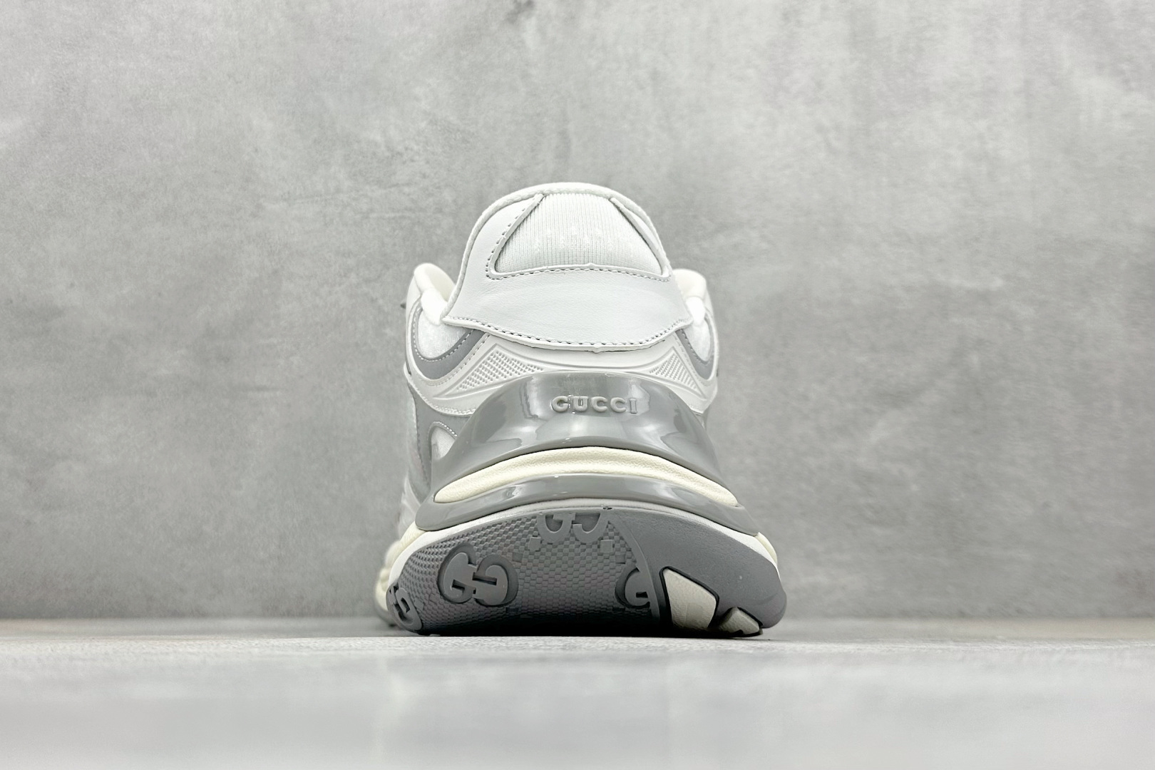 380 Gucci Rhyton Vintage 古驰皮革角状复古老爹休闲运动慢跑鞋