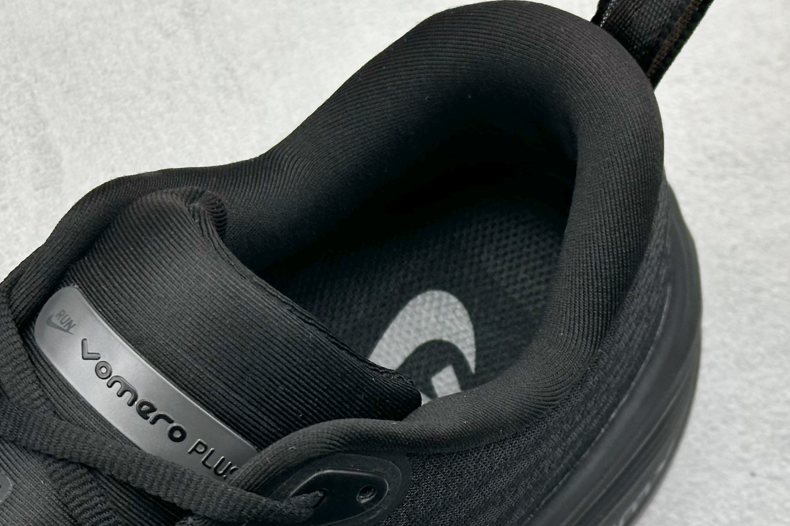 210 Nike VOMERO PLUS 轻盈跑鞋 版本 舒适百搭防滑耐磨 低帮 休闲跑步鞋 HV8150-003-Chinese UA Cheap High Quatity Brand Clothes Bags handbags Sneakers wholesale wholesaler seller from China Factory suppliers Fashion Clothing Shoes best Quality Beautiful Price 210 Nike VOMERO PLUS 轻盈跑鞋 版本 舒适百搭防滑耐磨 低帮 休闲跑步鞋 HV8150-003