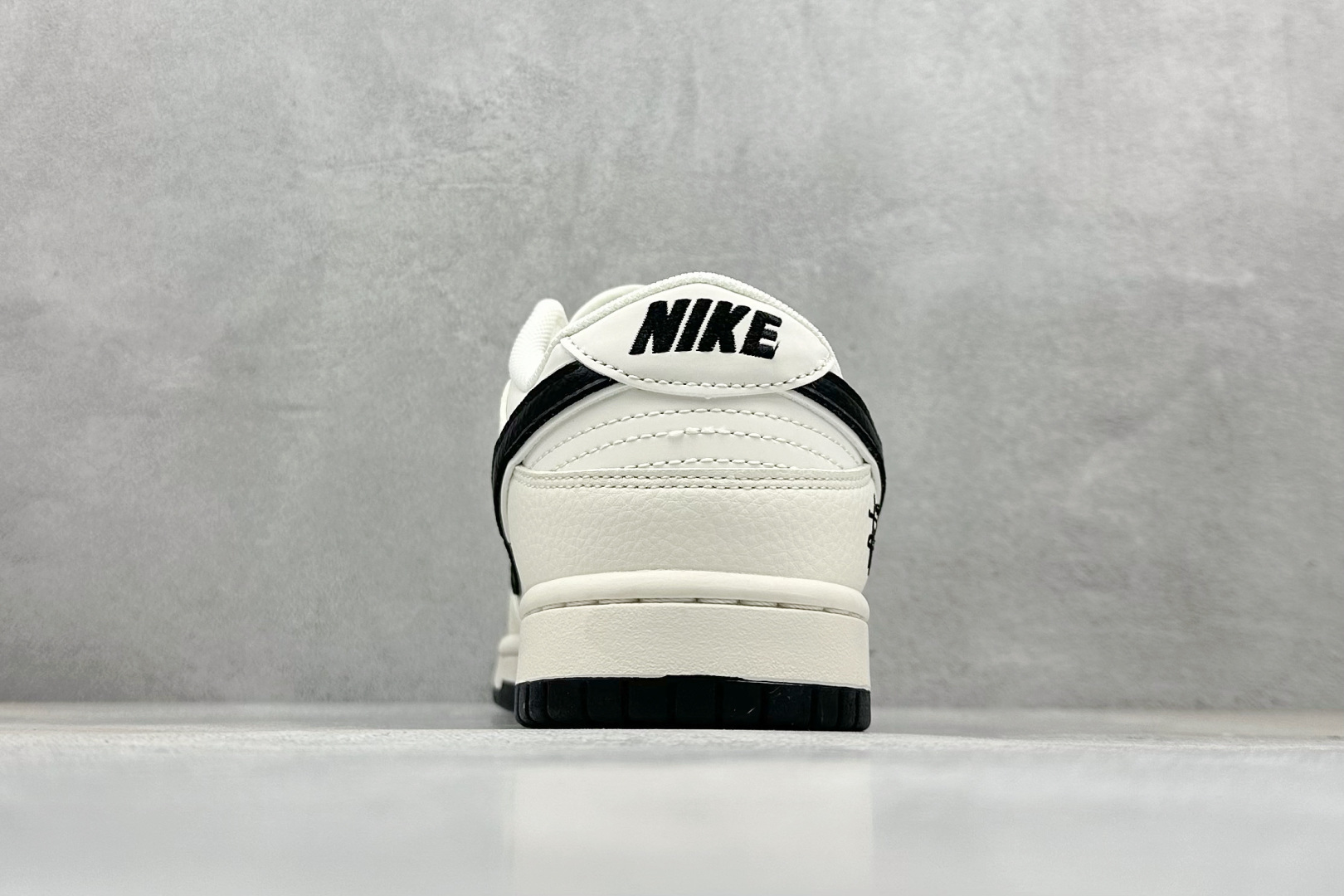 280 Nike Air Dunk LOW 1“斯图西联名——经典米黑勾” JP1628-023