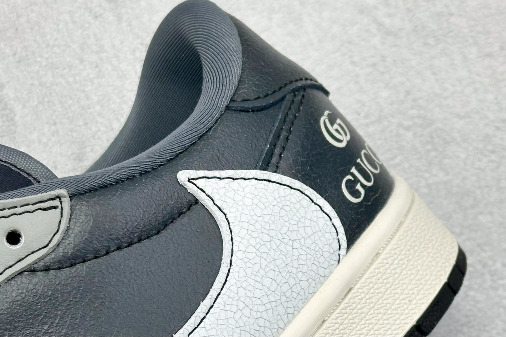 260 Travis Scott x Nike Air Jordan 1 Low x GUCCI Air Jordan 1 Low 反转黑灰小勾倒钩 XD0798-304-Chinese UA Cheap High Quatity Brand Clothes Bags handbags Sneakers wholesale wholesaler seller from China Factory suppliers Fashion Clothing Shoes best Quality Beautiful Price 260 Travis Scott x Nike Air Jordan 1 Low x GUCCI Air Jordan 1 Low 反转黑灰小勾倒钩 XD0798-304