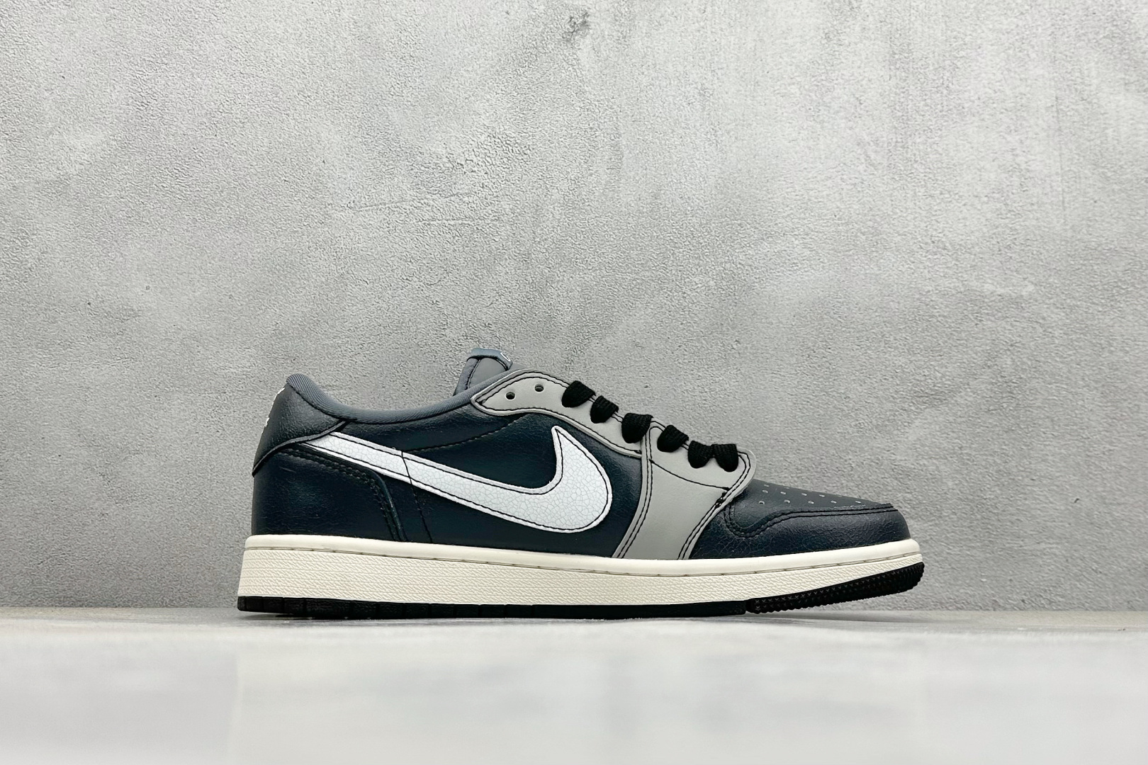 260 Travis Scott x Nike Air Jordan 1 Low x GUCCI Air Jordan 1 Low 反转黑灰小勾倒钩 XD0798-304-Chinese UA Cheap High Quatity Brand Clothes Bags handbags Sneakers wholesale wholesaler seller from China Factory suppliers Fashion Clothing Shoes best Quality Beautiful Price 260 Travis Scott x Nike Air Jordan 1 Low x GUCCI Air Jordan 1 Low 反转黑灰小勾倒钩 XD0798-304