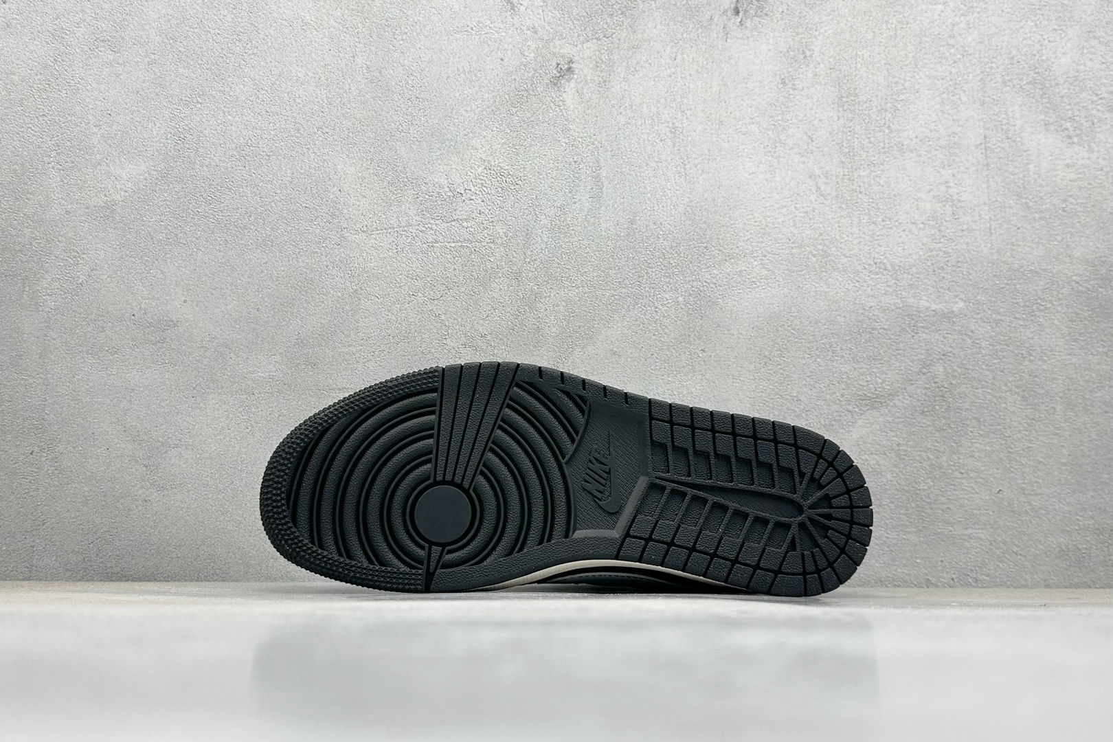 260 Travis Scott x Nike Air Jordan 1 Low x GUCCI Air Jordan 1 Low 反转黑灰小勾倒钩 XD0798-304-Chinese UA Cheap High Quatity Brand Clothes Bags handbags Sneakers wholesale wholesaler seller from China Factory suppliers Fashion Clothing Shoes best Quality Beautiful Price 260 Travis Scott x Nike Air Jordan 1 Low x GUCCI Air Jordan 1 Low 反转黑灰小勾倒钩 XD0798-304