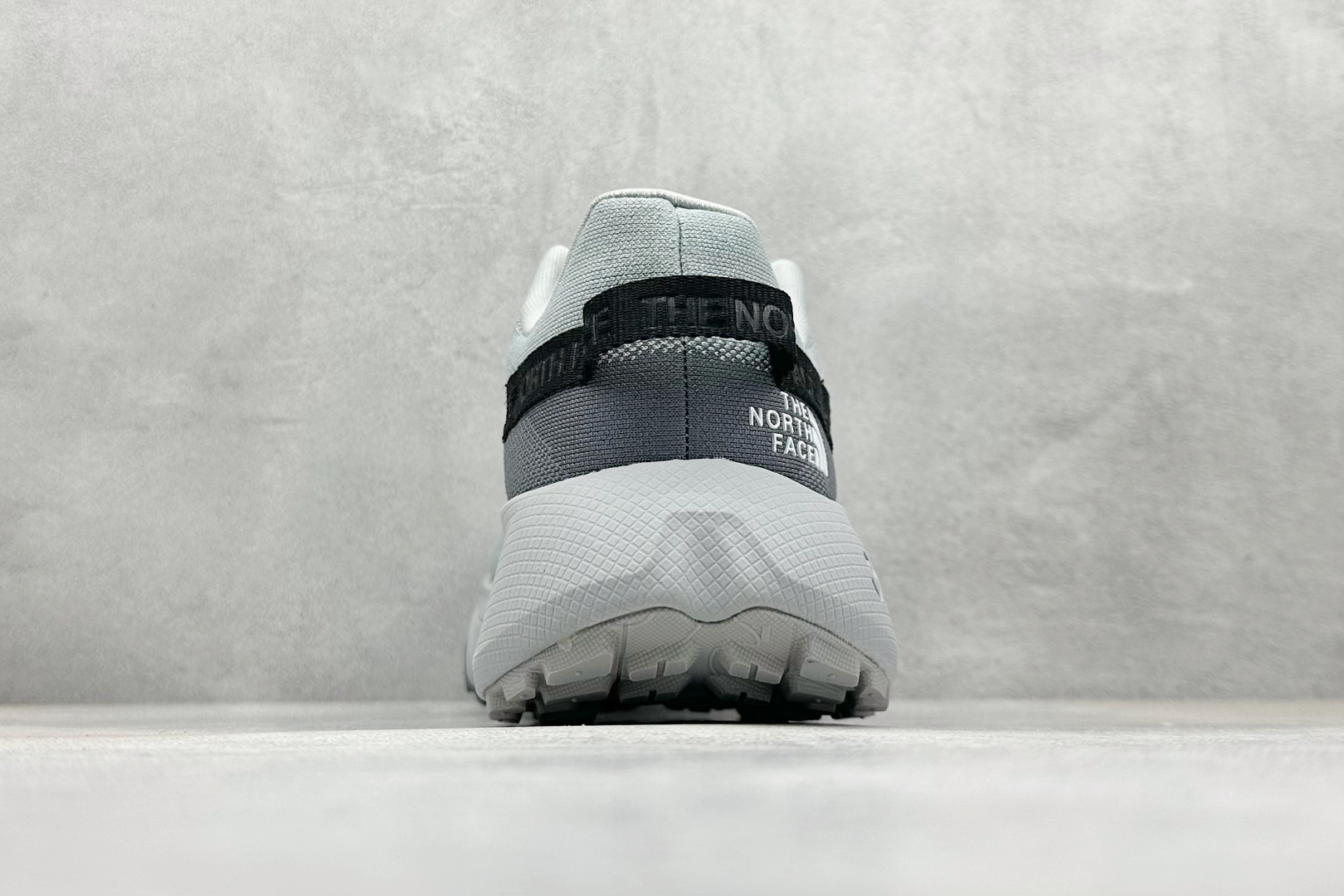 220 北面/The North Face Altamesa 300 阿尔塔梅萨300系列仿泼水 低帮徒步户外风登山休闲运动鞋 NF0A8A9RRO5-090