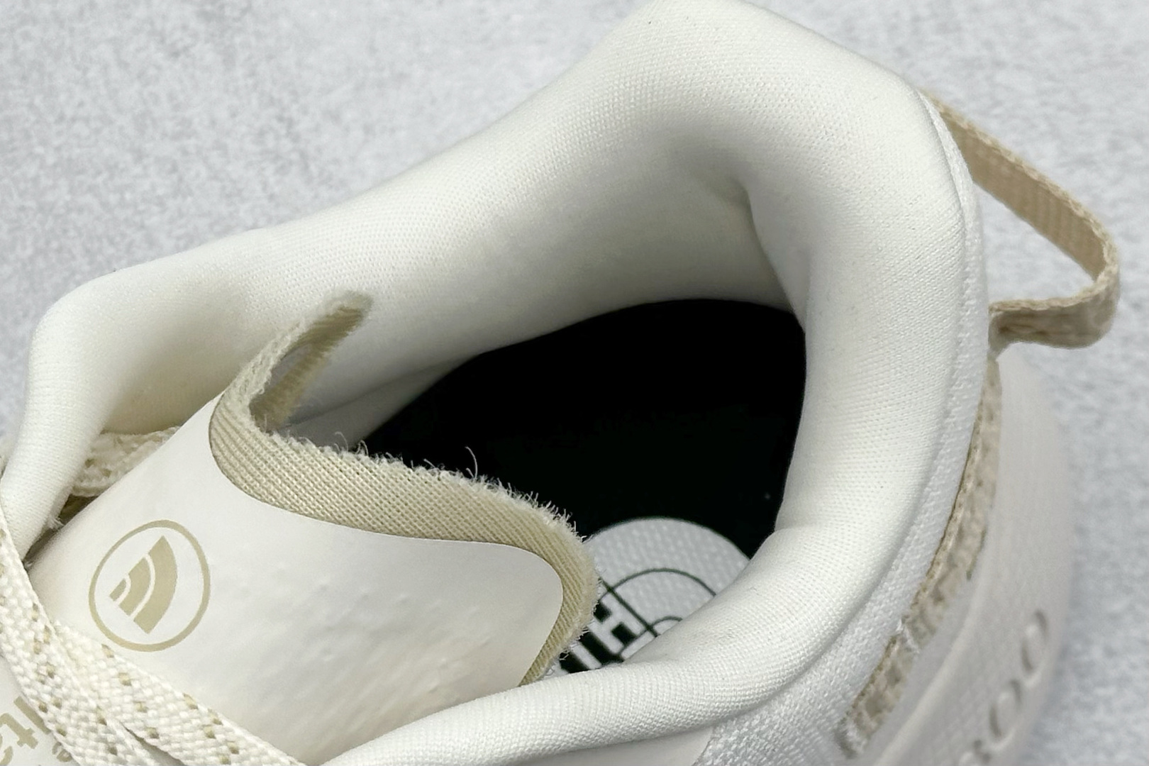 220 北面/The North Face Altamesa 300 阿尔塔梅萨300系列仿泼水 低帮徒步户外风登山休闲运动鞋 NF0A8A9RWID-085