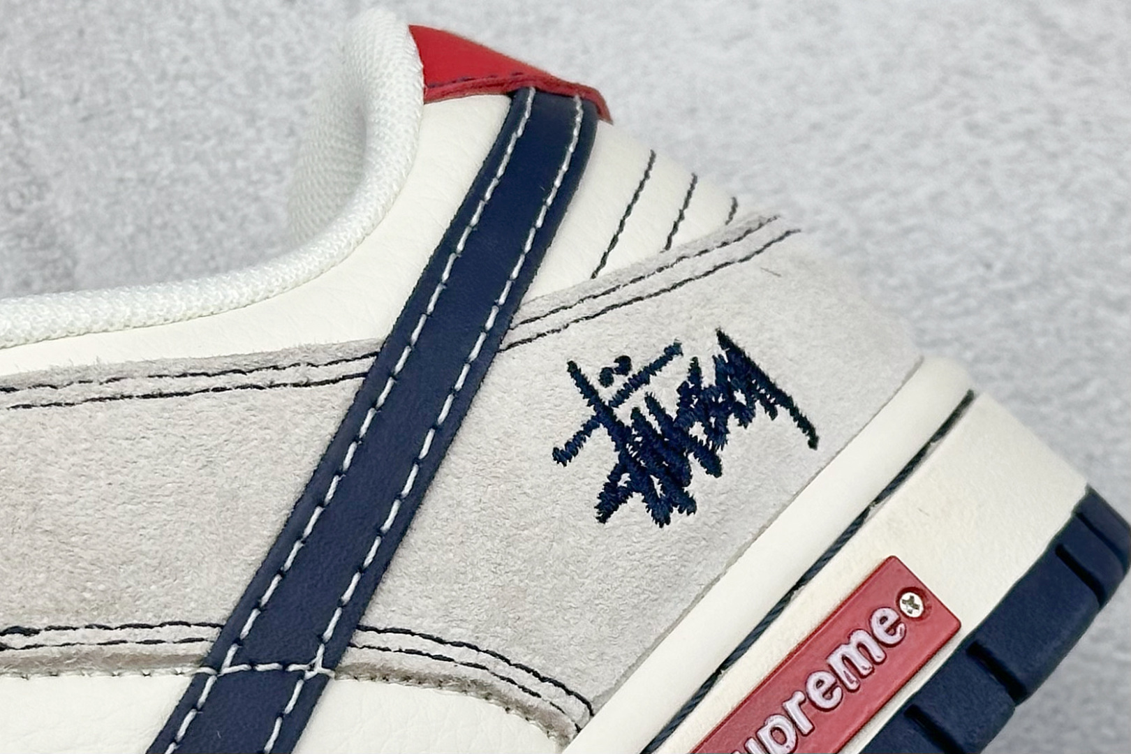 220 XC版Nike SB Dunk Low x Supreme x Stussy 米蓝双小钩 MM1089-032-Chinese UA Cheap High Quatity Brand Clothes Bags handbags Sneakers wholesale wholesaler seller from China Factory suppliers Fashion Clothing Shoes best Quality Beautiful Price 220 XC版Nike SB Dunk Low x Supreme x Stussy 米蓝双小钩 MM1089-032