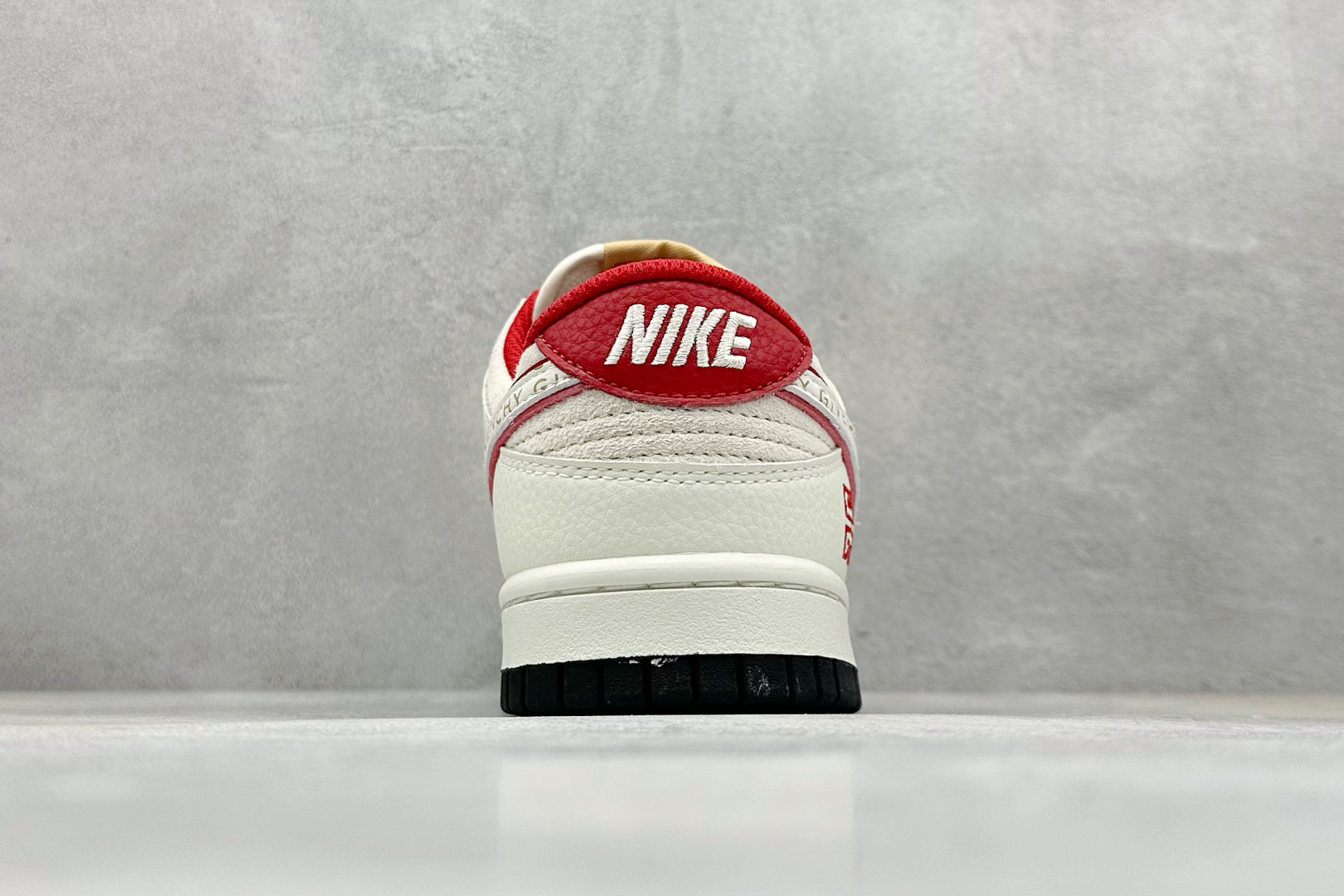 240 XC版Nike SB Dunk Low“纪梵希联名——字幕白勾” 周年高端定制 低帮休闲板鞋 DJ2024-119