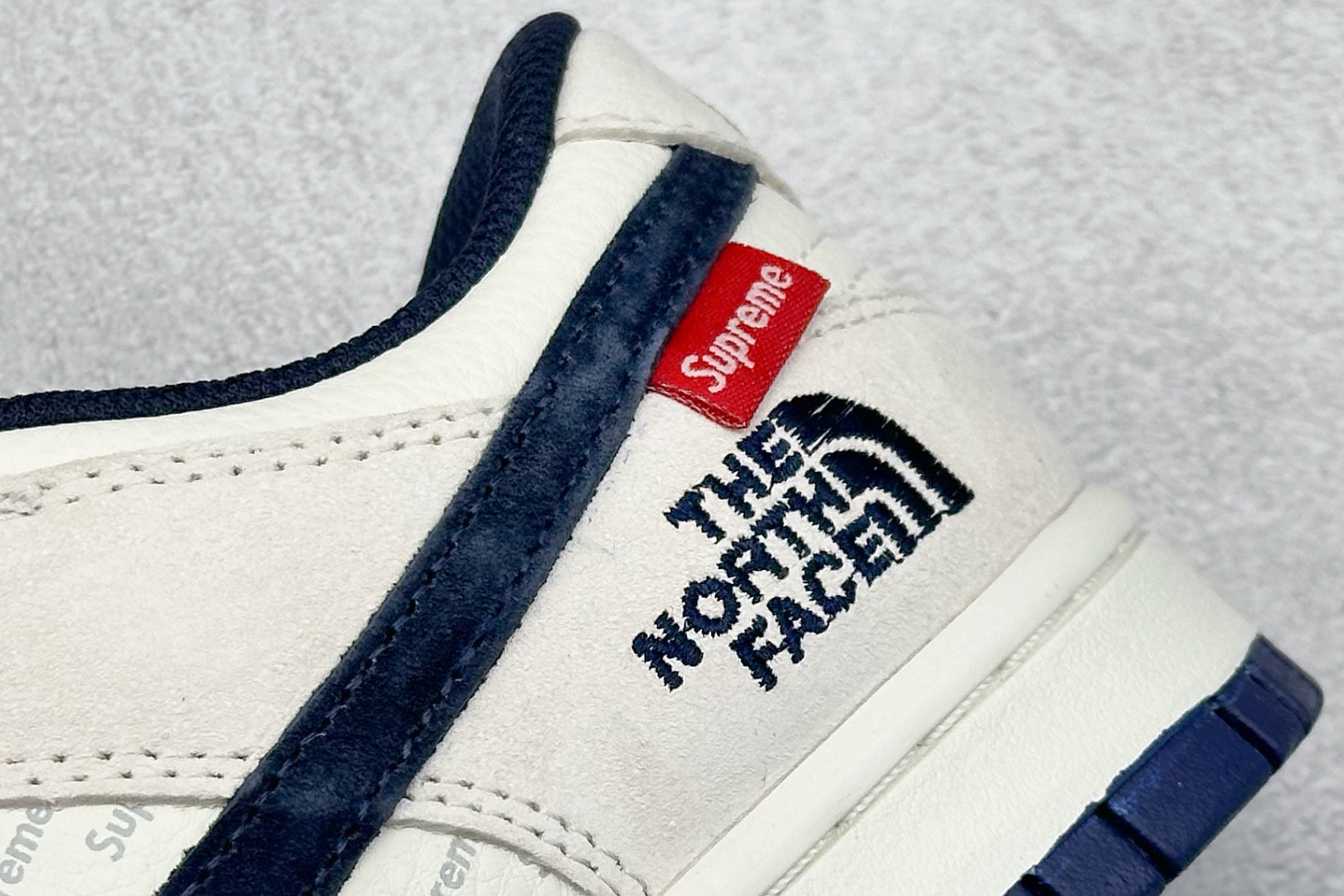 240 XC版Nk SB Dunk Low 北面联名 弹幕藏蓝勾 低帮休闲板鞋 DJ2024-117-Chinese UA Cheap High Quatity Brand Clothes Bags handbags Sneakers wholesale wholesaler seller from China Factory suppliers Fashion Clothing Shoes best Quality Beautiful Price 240 XC版Nk SB Dunk Low 北面联名 弹幕藏蓝勾 低帮休闲板鞋 DJ2024-117