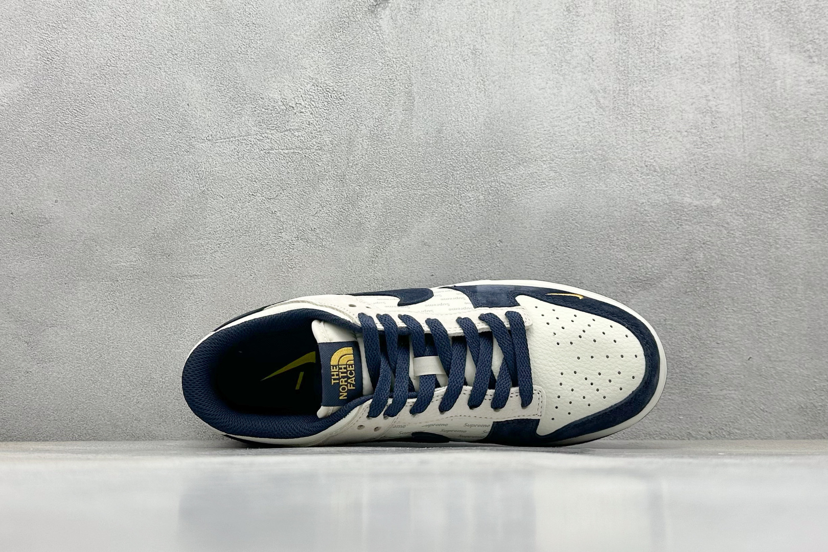 240 XC版Nk SB Dunk Low 北面联名 弹幕藏蓝勾 低帮休闲板鞋 DJ2024-117-Chinese UA Cheap High Quatity Brand Clothes Bags handbags Sneakers wholesale wholesaler seller from China Factory suppliers Fashion Clothing Shoes best Quality Beautiful Price 240 XC版Nk SB Dunk Low 北面联名 弹幕藏蓝勾 低帮休闲板鞋 DJ2024-117