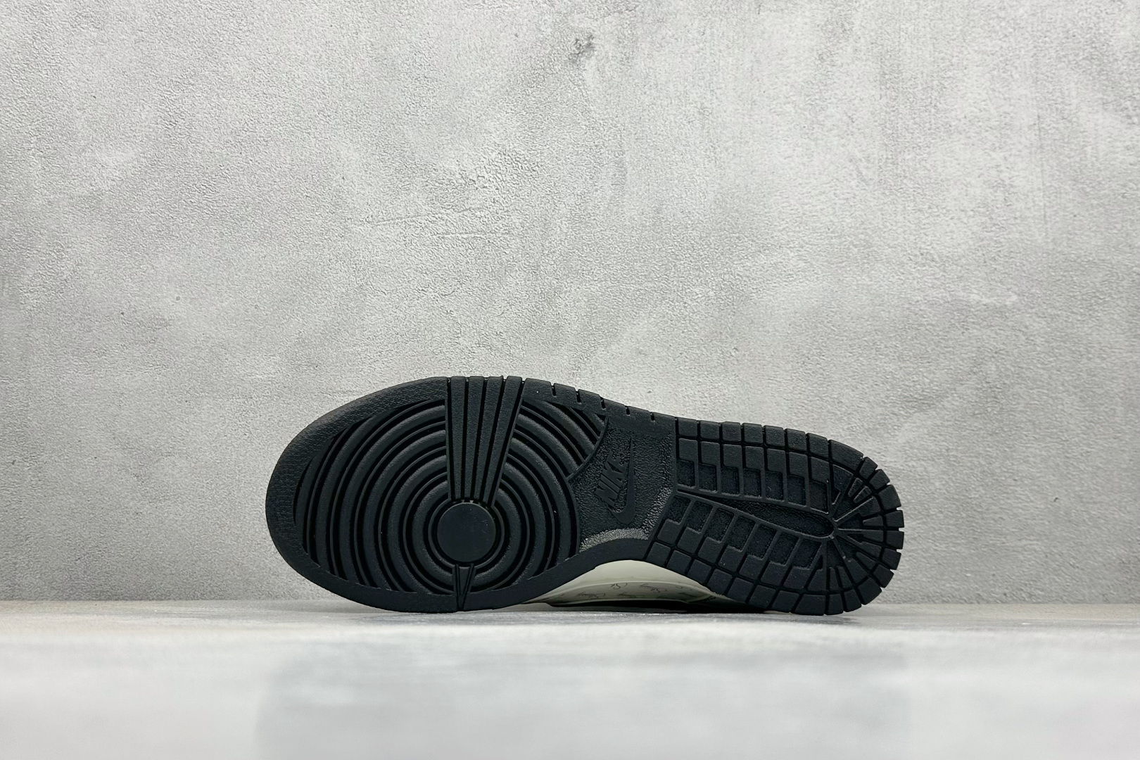 240 XC版Nike SB Dunk Low x Stussy 白黑红 DJ2024-115