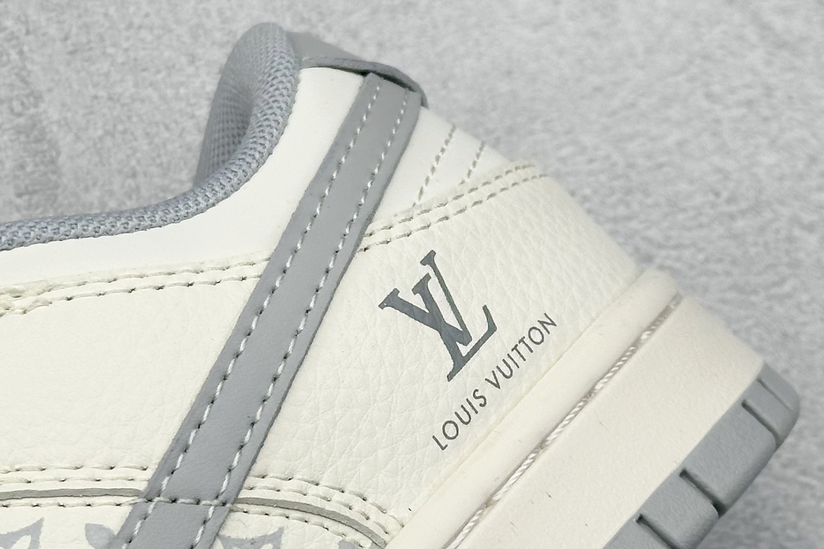 280 Nike Air Dunk LOW 1“LV联名——牛仔蓝灰勾 ” 经典牛仔蓝搭配 满天星鞋带 JP1628-018-Chinese  UA Cheap High Quatity Brand  Clothes Bags handbags Sneakers wholesale wholesaler seller from China Factory suppliers Fashion Clothing  Shoes best Quality Beautiful Price  280 Nike Air Dunk LOW 1“LV联名——牛仔蓝灰勾 ” 经典牛仔蓝搭配 满天星鞋带 JP1628-018
