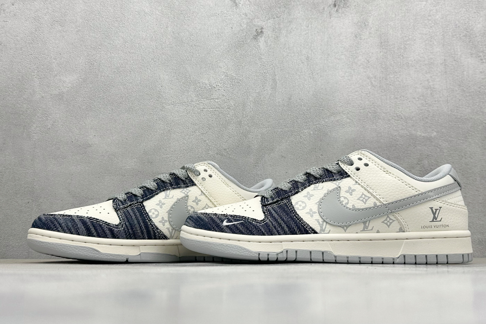 280 Nike Air Dunk LOW 1“LV联名——牛仔蓝灰勾 ” 经典牛仔蓝搭配 满天星鞋带 JP1628-018-Chinese  UA Cheap High Quatity Brand  Clothes Bags handbags Sneakers wholesale wholesaler seller from China Factory suppliers Fashion Clothing  Shoes best Quality Beautiful Price  280 Nike Air Dunk LOW 1“LV联名——牛仔蓝灰勾 ” 经典牛仔蓝搭配 满天星鞋带 JP1628-018