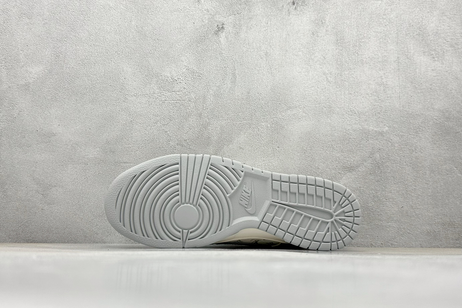 280 Nike Air Dunk LOW 1“LV联名——牛仔蓝灰勾 ” 经典牛仔蓝搭配 满天星鞋带 JP1628-018-Chinese  UA Cheap High Quatity Brand  Clothes Bags handbags Sneakers wholesale wholesaler seller from China Factory suppliers Fashion Clothing  Shoes best Quality Beautiful Price  280 Nike Air Dunk LOW 1“LV联名——牛仔蓝灰勾 ” 经典牛仔蓝搭配 满天星鞋带 JP1628-018