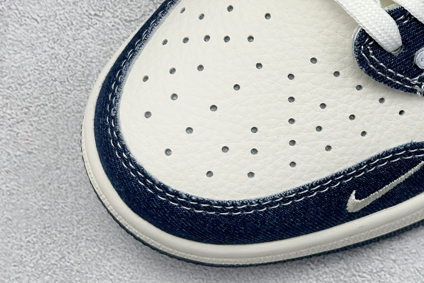 260 Travis Scott x Nike Air Jordan 1 Low x superme Air Jordan 1 Low 反转蓝白小勾倒钩 XB1979-006-Chinese  UA Cheap High Quatity Brand  Clothes Bags handbags Sneakers wholesale wholesaler seller from China Factory suppliers Fashion Clothing  Shoes best Quality Beautiful Price  260 Travis Scott x Nike Air Jordan 1 Low x superme Air Jordan 1 Low 反转蓝白小勾倒钩 XB1979-006