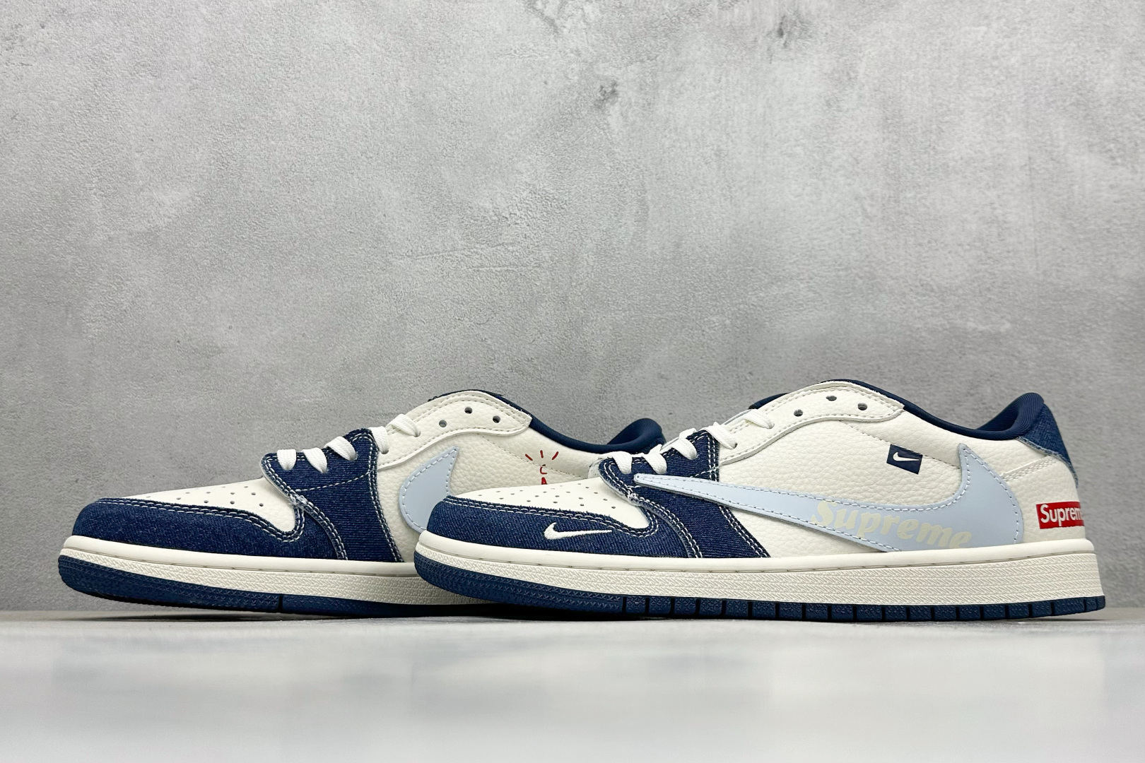260 Travis Scott x Nike Air Jordan 1 Low x superme Air Jordan 1 Low 反转蓝白小勾倒钩 XB1979-006-Chinese  UA Cheap High Quatity Brand  Clothes Bags handbags Sneakers wholesale wholesaler seller from China Factory suppliers Fashion Clothing  Shoes best Quality Beautiful Price  260 Travis Scott x Nike Air Jordan 1 Low x superme Air Jordan 1 Low 反转蓝白小勾倒钩 XB1979-006