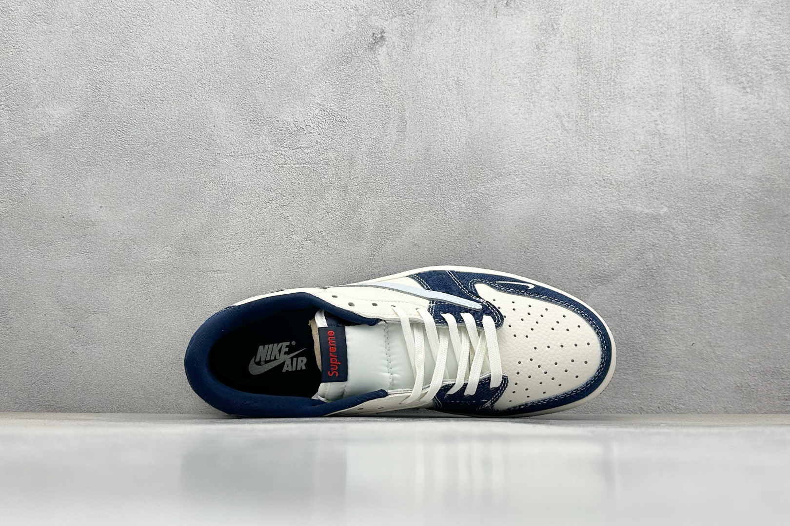260 Travis Scott x Nike Air Jordan 1 Low x superme Air Jordan 1 Low 反转蓝白小勾倒钩 XB1979-006-Chinese  UA Cheap High Quatity Brand  Clothes Bags handbags Sneakers wholesale wholesaler seller from China Factory suppliers Fashion Clothing  Shoes best Quality Beautiful Price  260 Travis Scott x Nike Air Jordan 1 Low x superme Air Jordan 1 Low 反转蓝白小勾倒钩 XB1979-006
