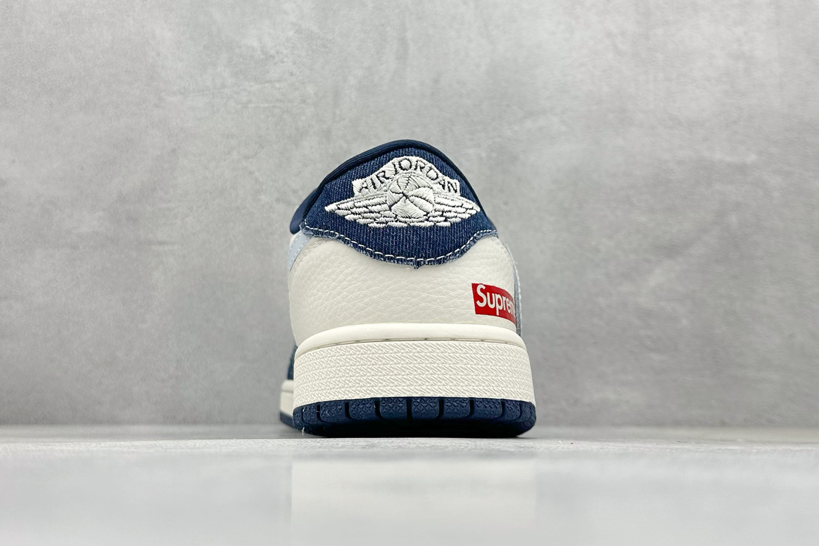 260 Travis Scott x Nike Air Jordan 1 Low x superme Air Jordan 1 Low 反转蓝白小勾倒钩 XB1979-006-Chinese  UA Cheap High Quatity Brand  Clothes Bags handbags Sneakers wholesale wholesaler seller from China Factory suppliers Fashion Clothing  Shoes best Quality Beautiful Price  260 Travis Scott x Nike Air Jordan 1 Low x superme Air Jordan 1 Low 反转蓝白小勾倒钩 XB1979-006